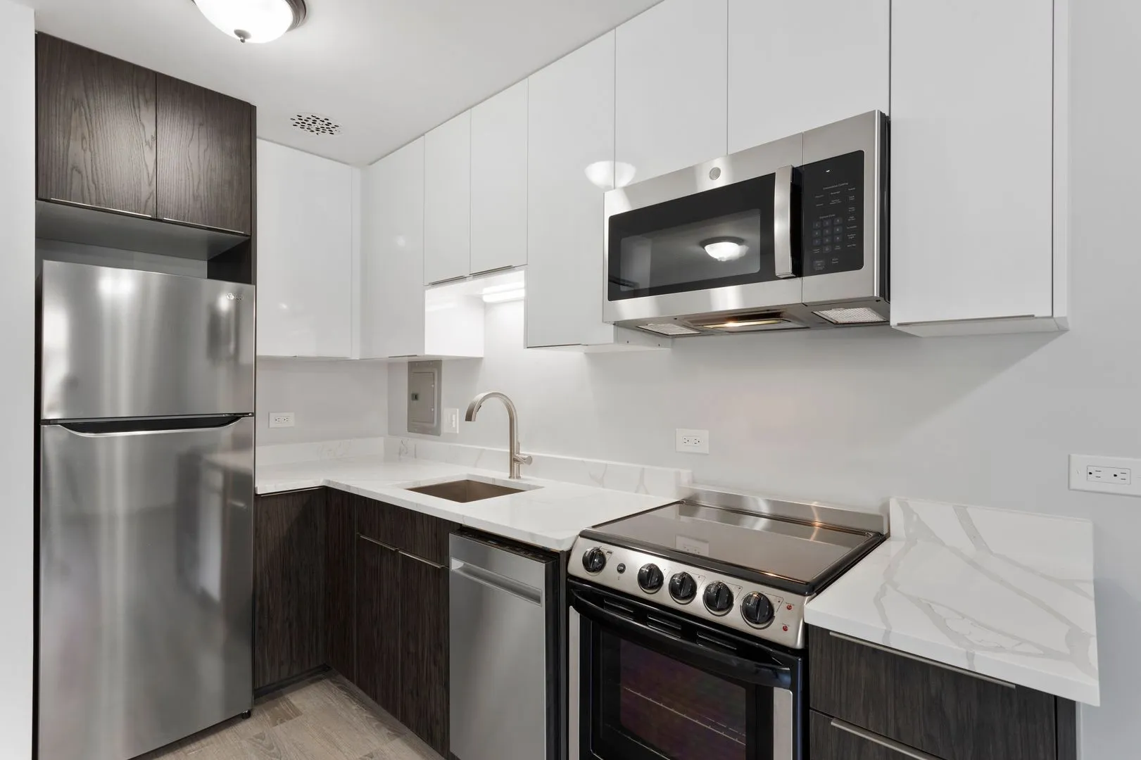 6001 N Kenmore Ave, ,  60660, USA 60660-unit#203-Chicago-IL