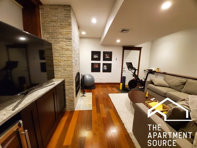 1019 W OAKDALE AVE 60657-unit#1-Chicago-IL