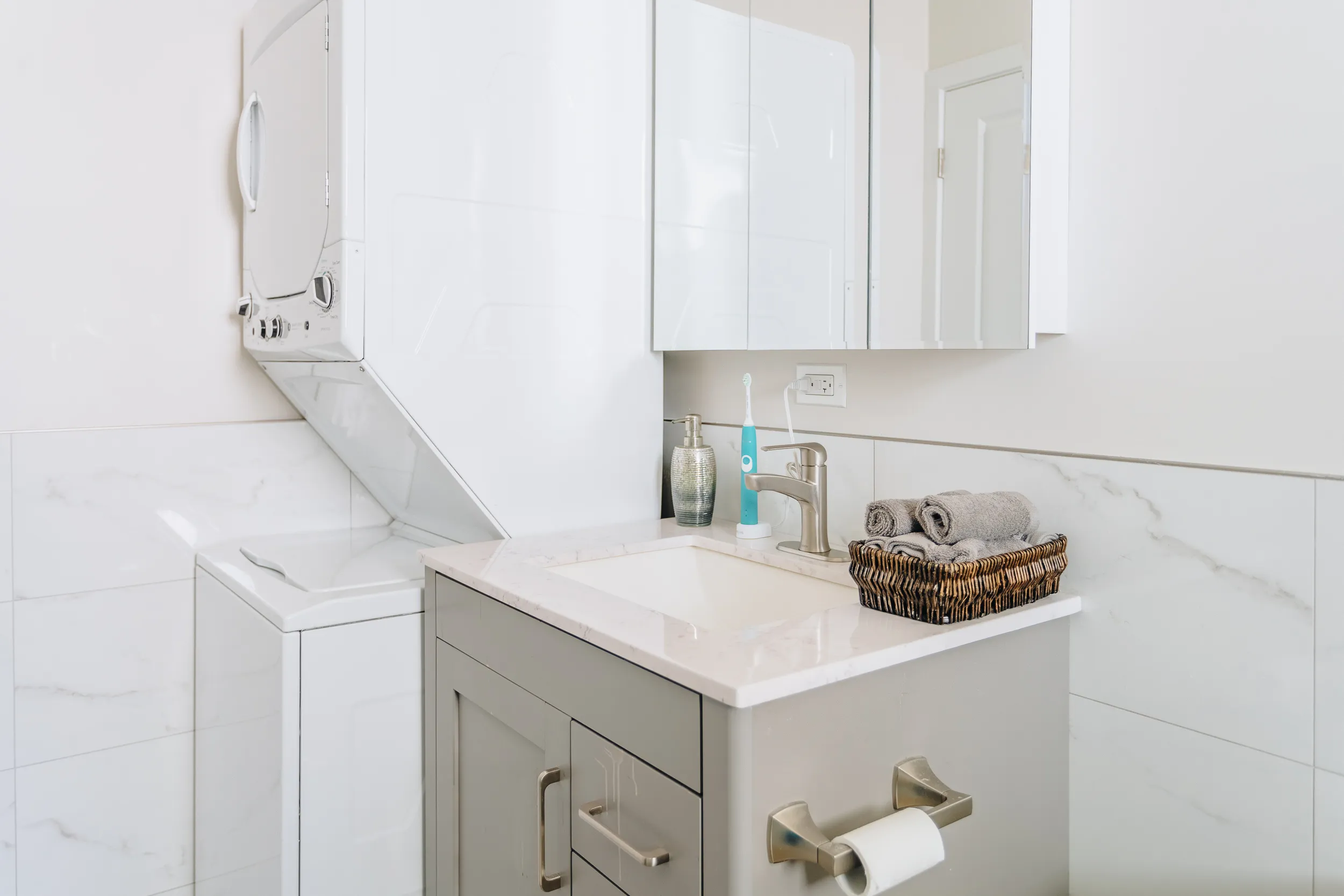 1752 W CATALPA AVE 60640-unit#1-E-Chicago-IL
