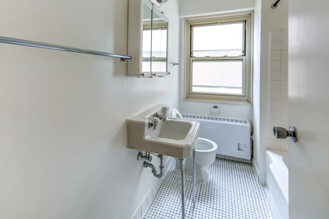 5630 N SHERIDAN RD 60660-Sheridan North Apartments-unit#A427-Chicago-IL
