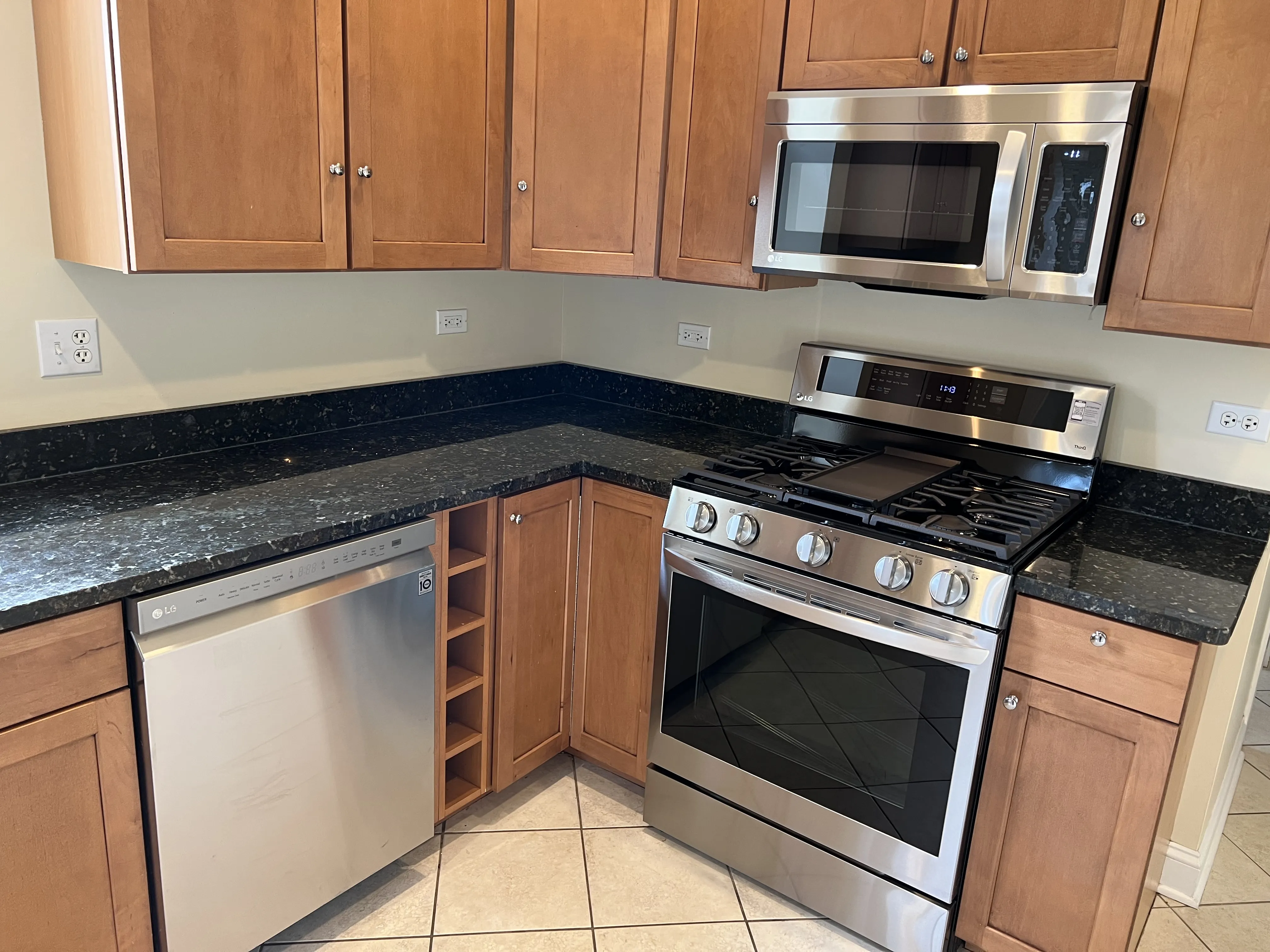 1825 N WASHTENAW AVE 60647-Greystone Manor-unit#02-R-Chicago-IL