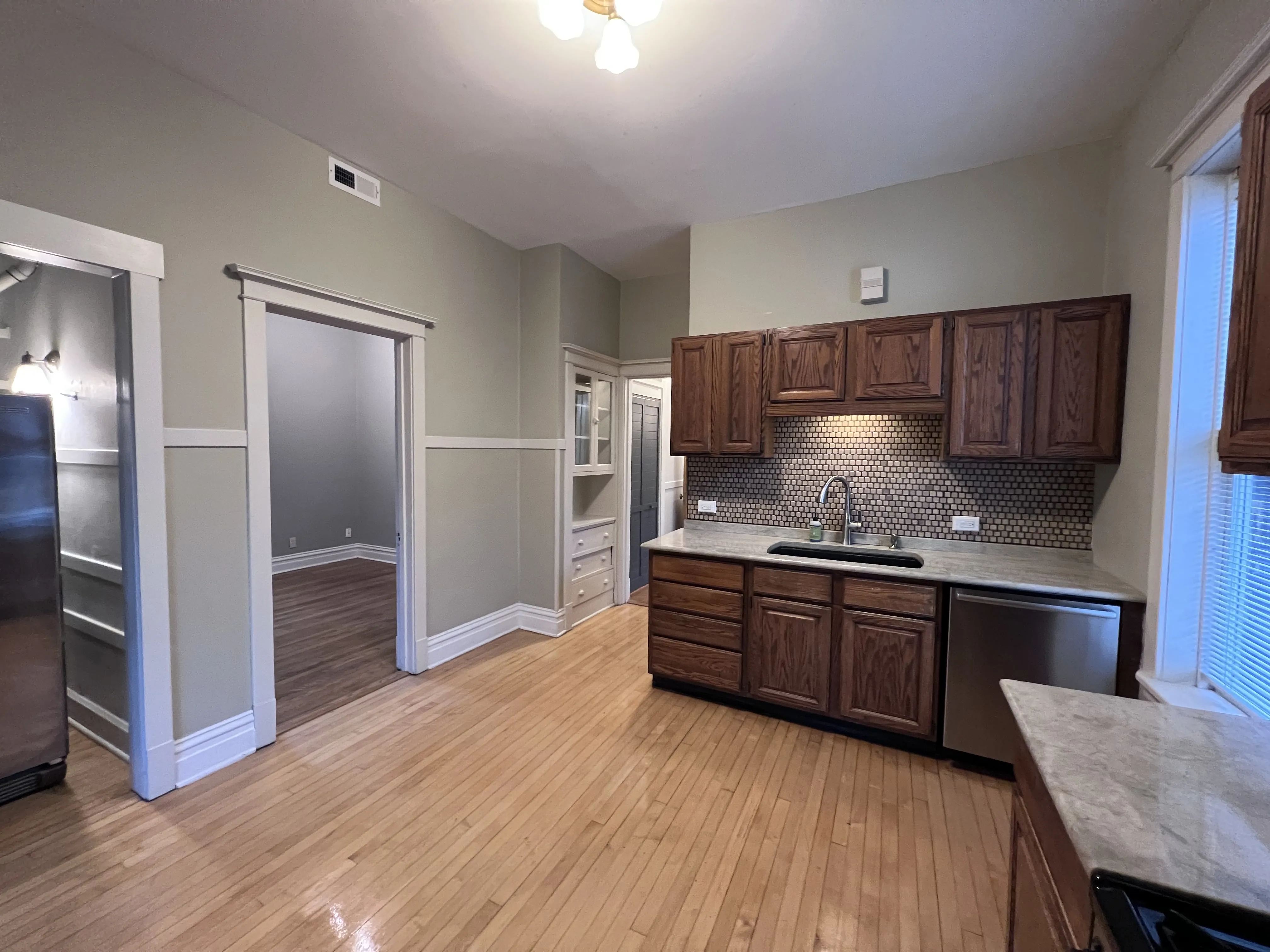1327 W GRANVLE AVE 60660-unit#02-Chicago-IL