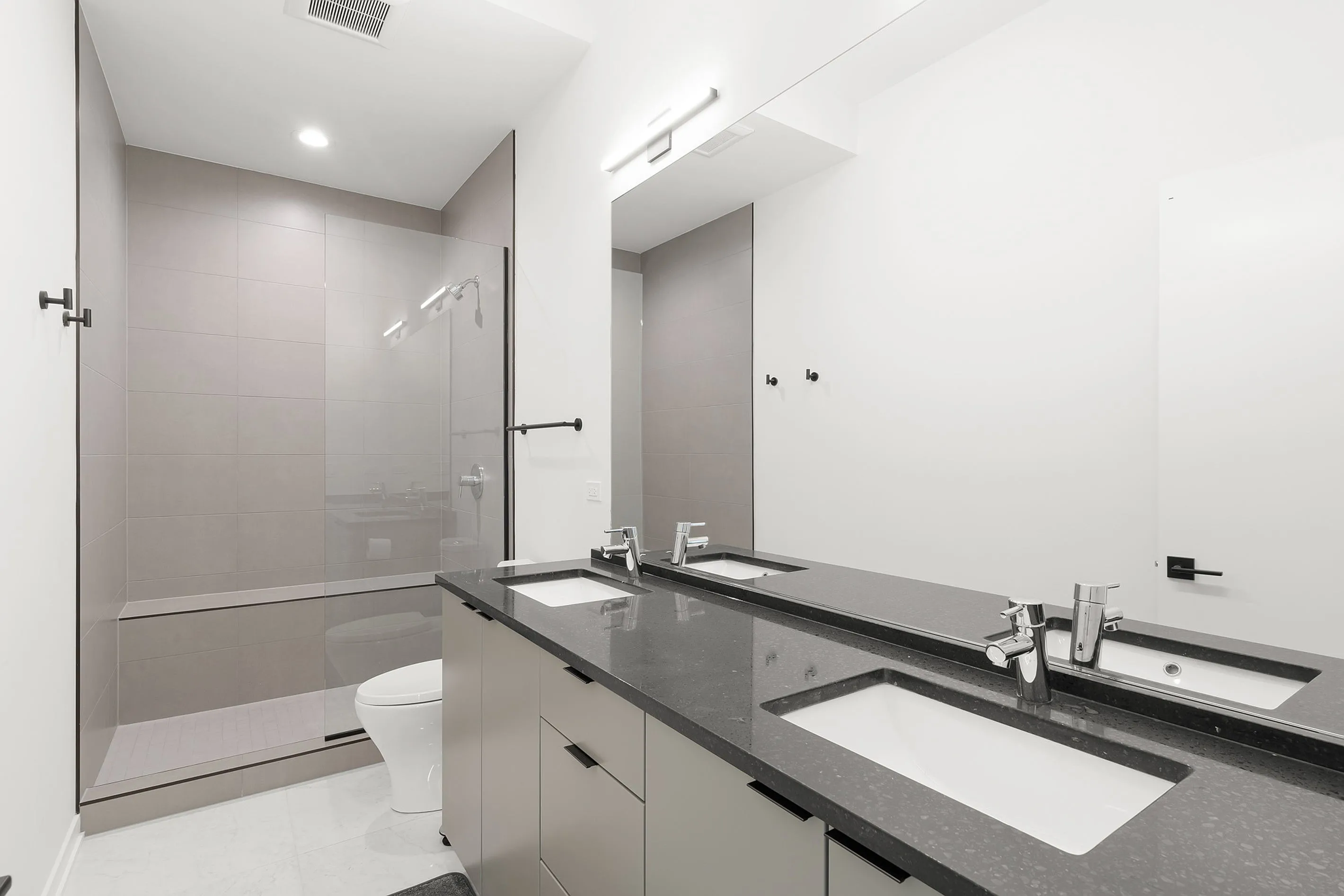 2100 W 21ST PL 60608-Room For Rent-unit#1F-Chicago-IL