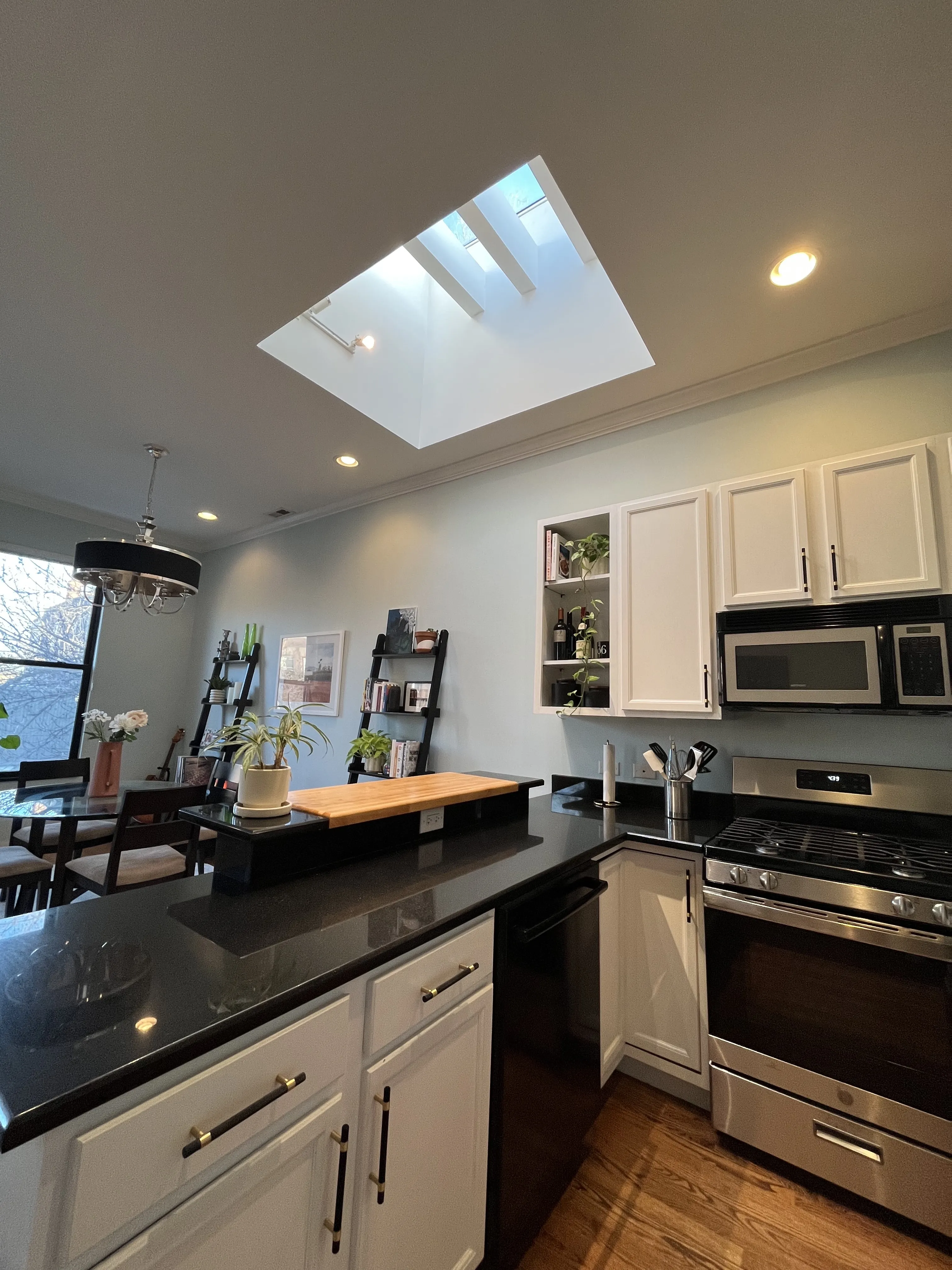 2205 W SHAKESPEARE AVE 60647-unit#2E-Chicago-IL