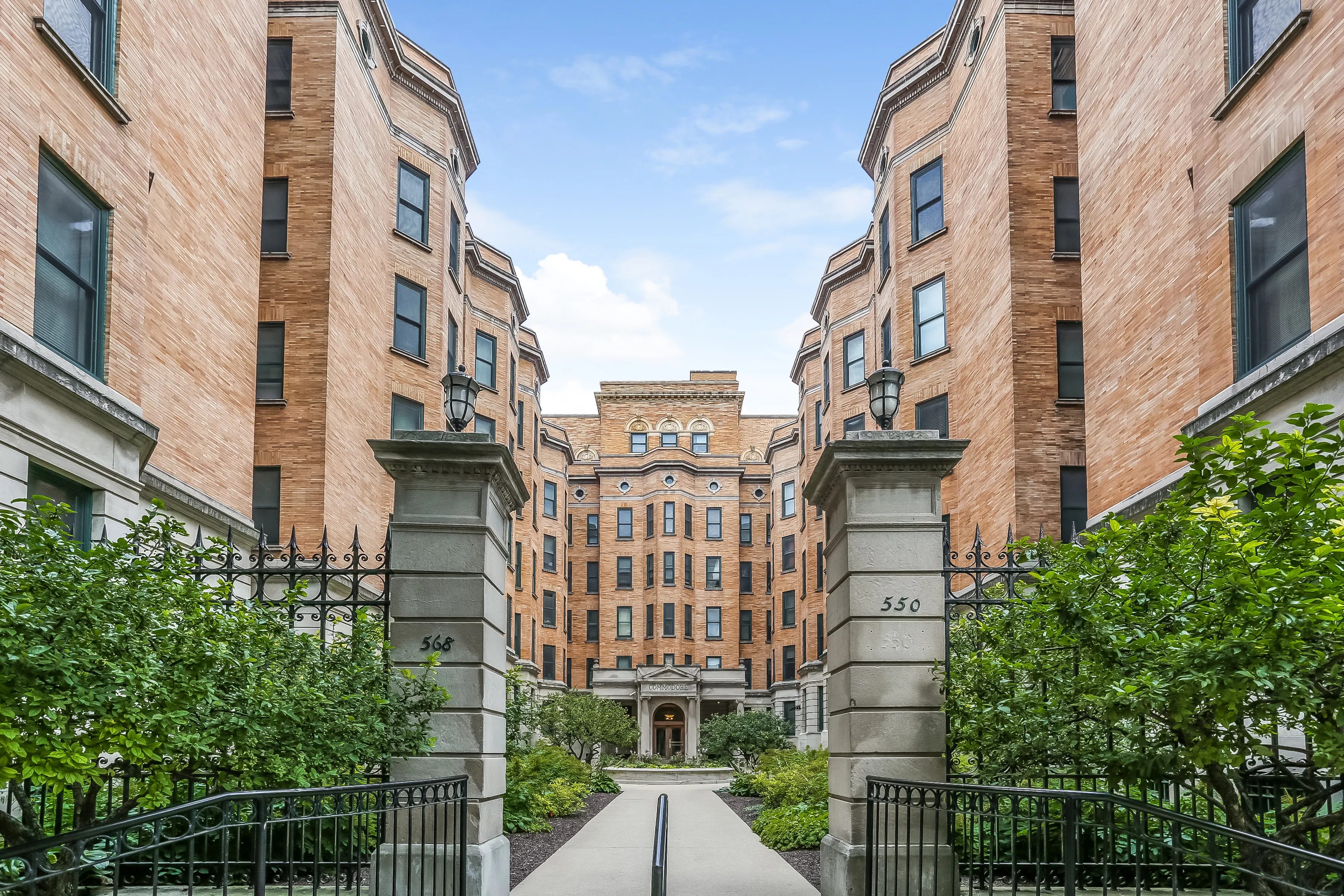 550 W SURF ST 60657-Commodore-unit#A512-Chicago-IL