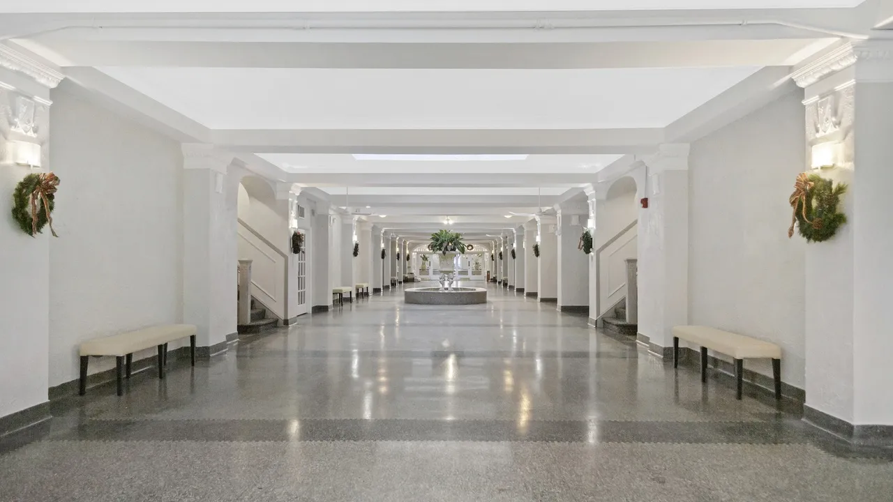 4240 N CLARENDON AVE 60613-unit#406N-Chicago-IL