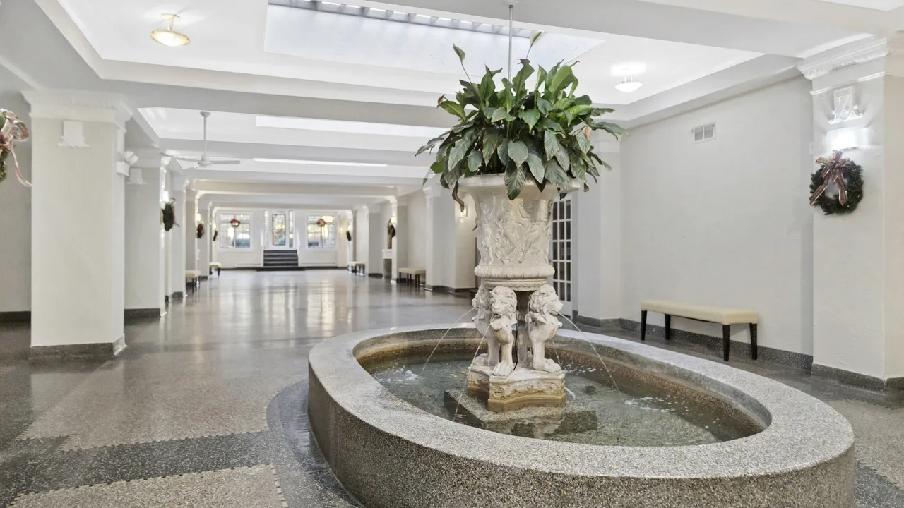 4240 N CLARENDON AVE 60613-unit#406N-Chicago-IL
