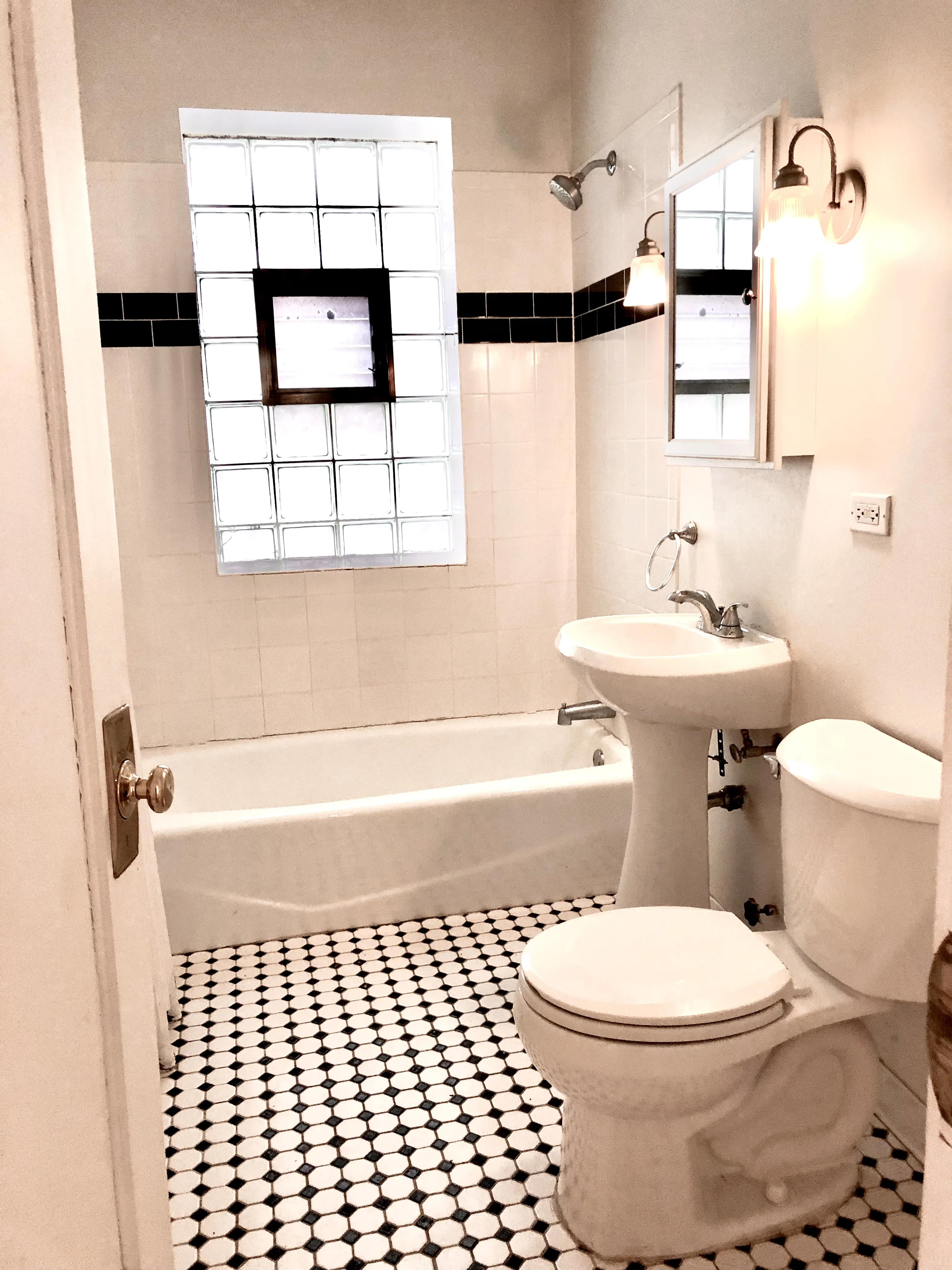 1907 W WAVELAND AVE 60613-1907 W Waveland-unit#1 Fl-Chicago-IL