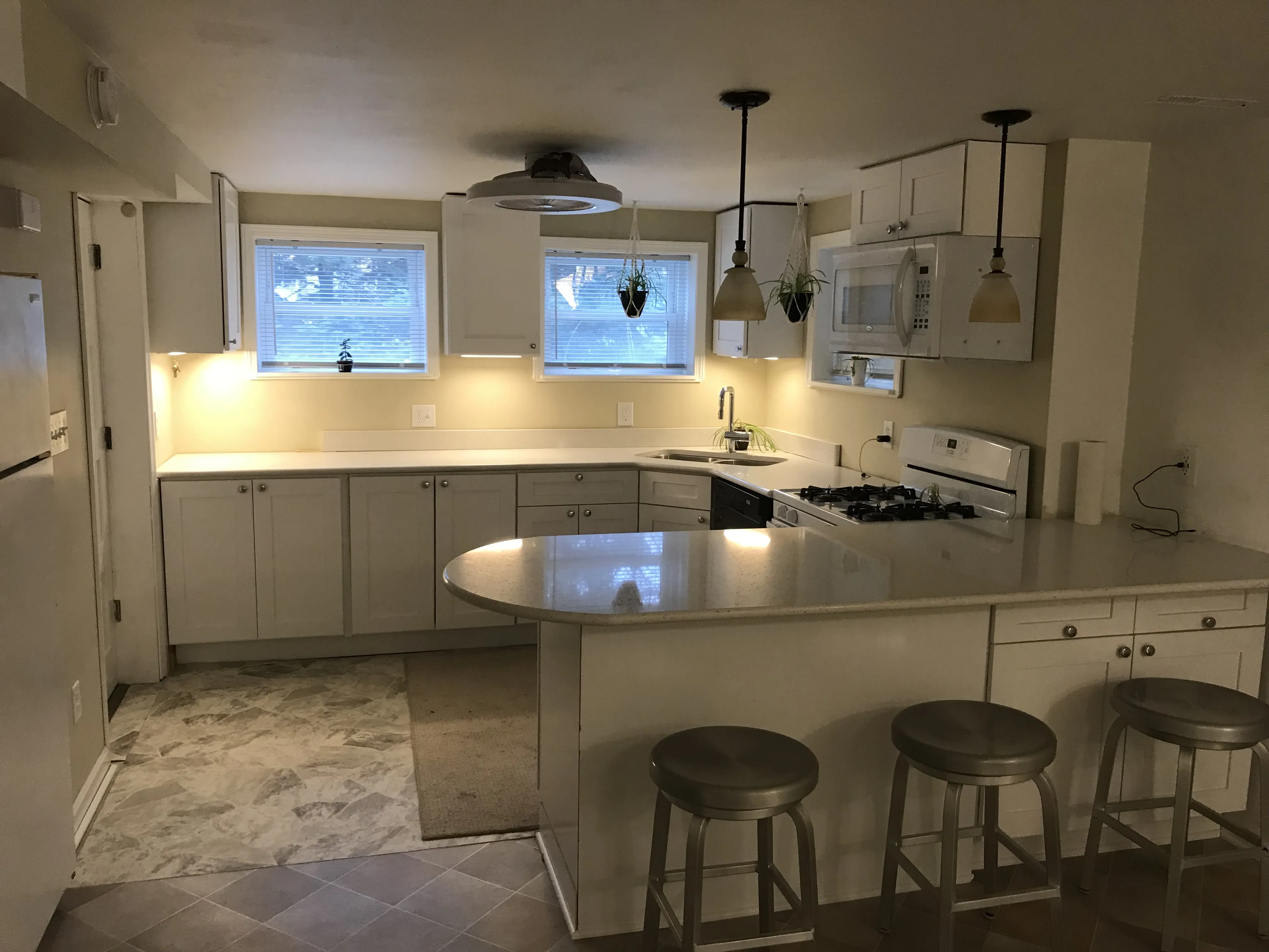 5335 W SUNNYSIDE AVE 60630-Sunnyside Apartments-unit#b-Chicago-IL