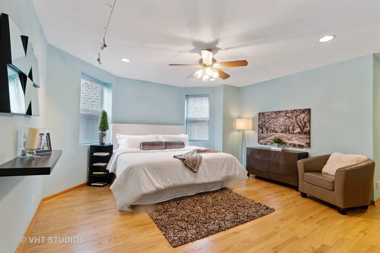 2107 W MONTROSE AVE 60618-unit#2-Chicago-IL