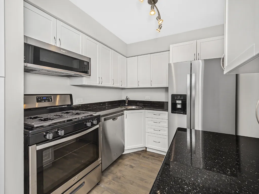 3620 N PINE GROVE AVE 60613-unit#507-Chicago-IL
