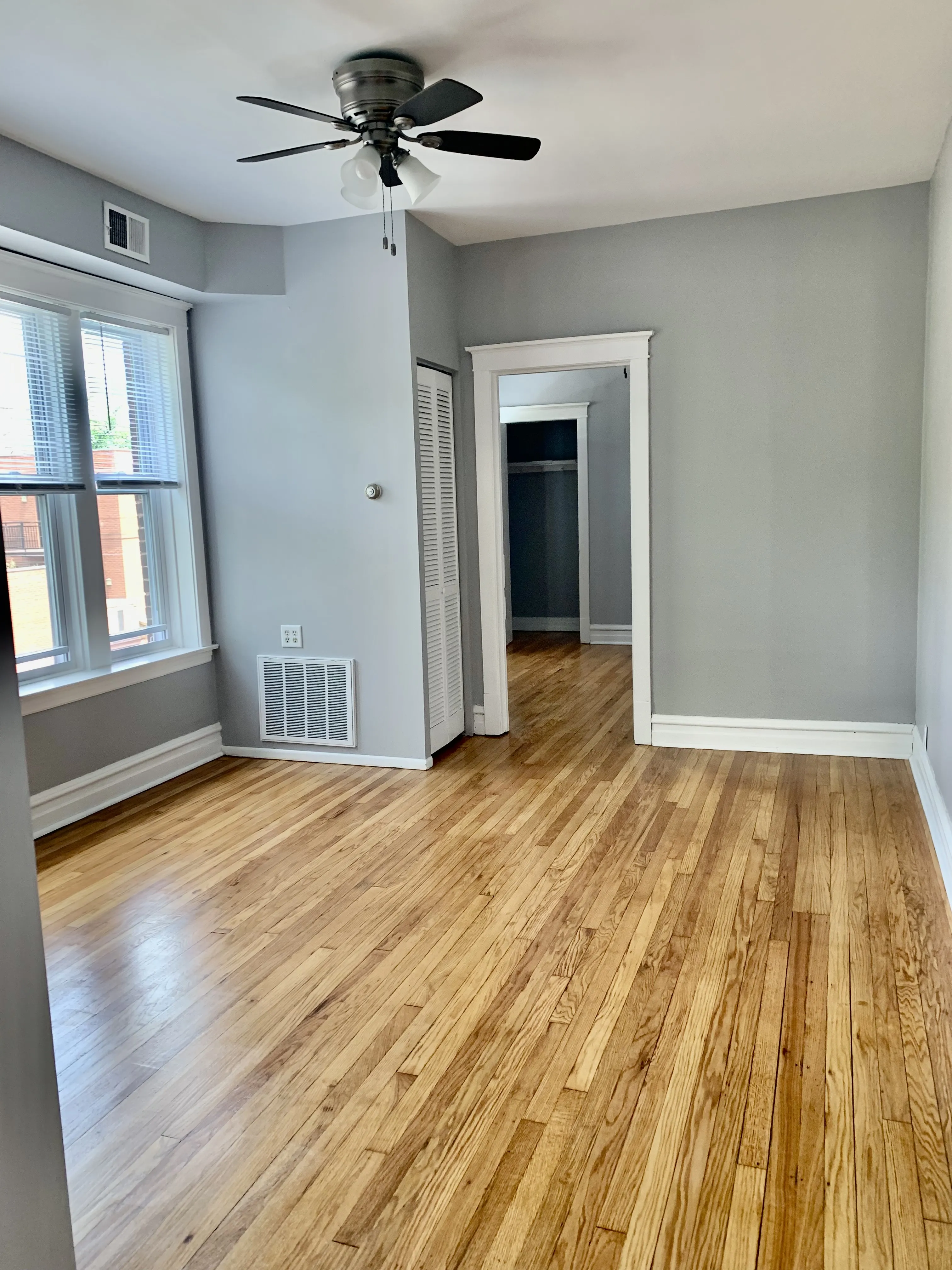 3051 W BERTEAU AVE 60618-unit#02-E-Chicago-IL