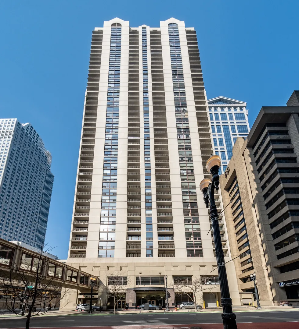 200 N DEARBORN ST 60601-unit#4205A-Chicago-IL