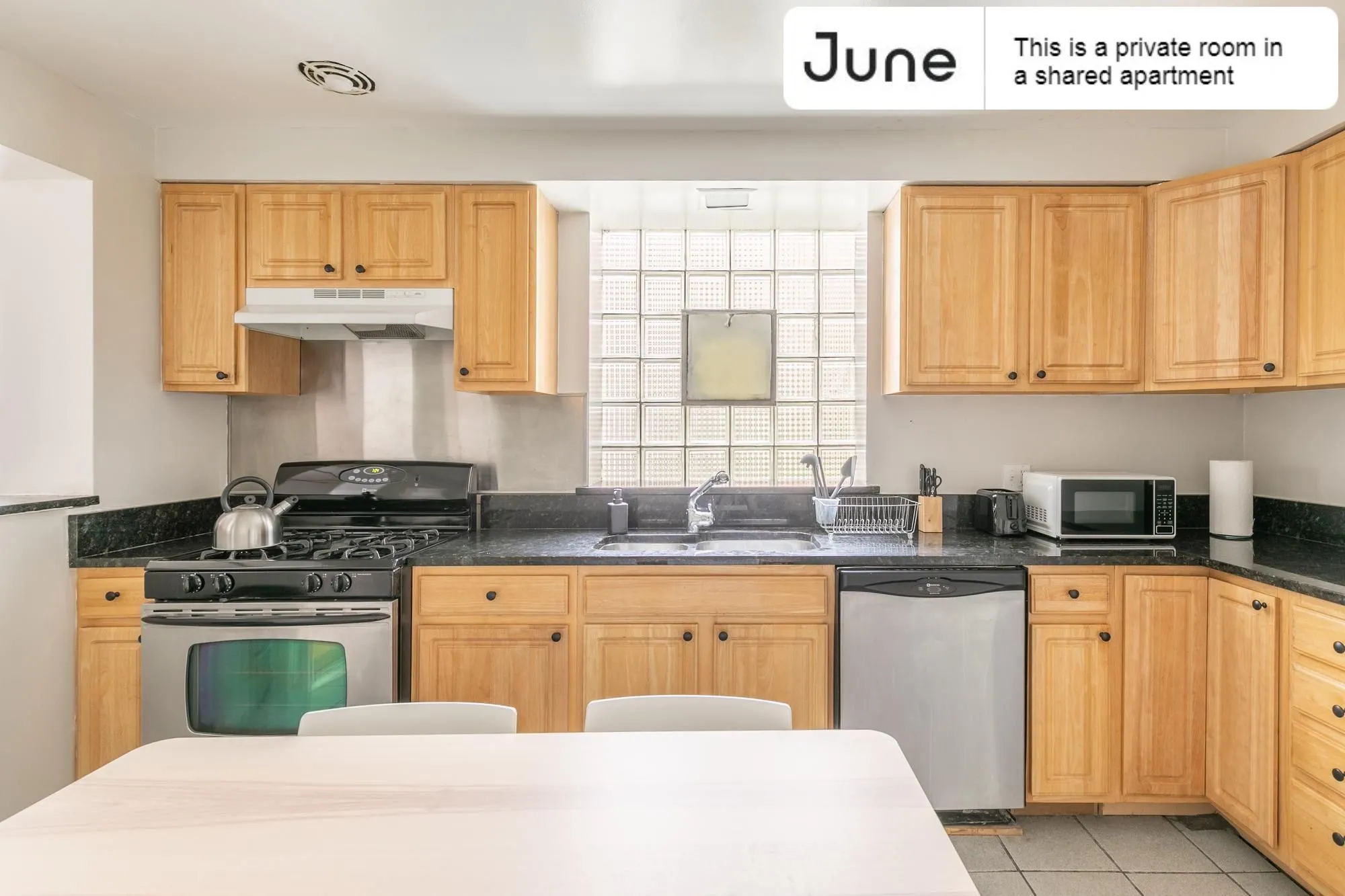 1052 N MWAUKEE AVE 60642-Room For Rent-unit#2-Chicago-IL