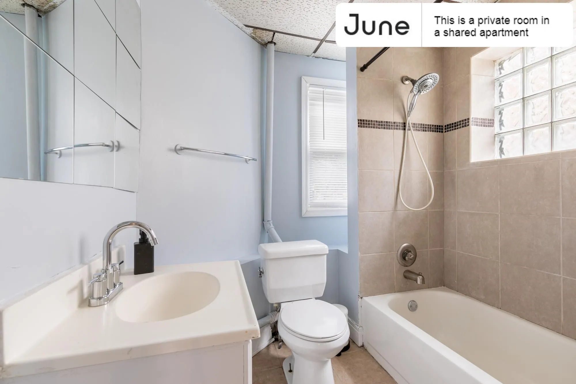 1052 N MWAUKEE AVE 60642-Room For Rent-unit#2-Chicago-IL