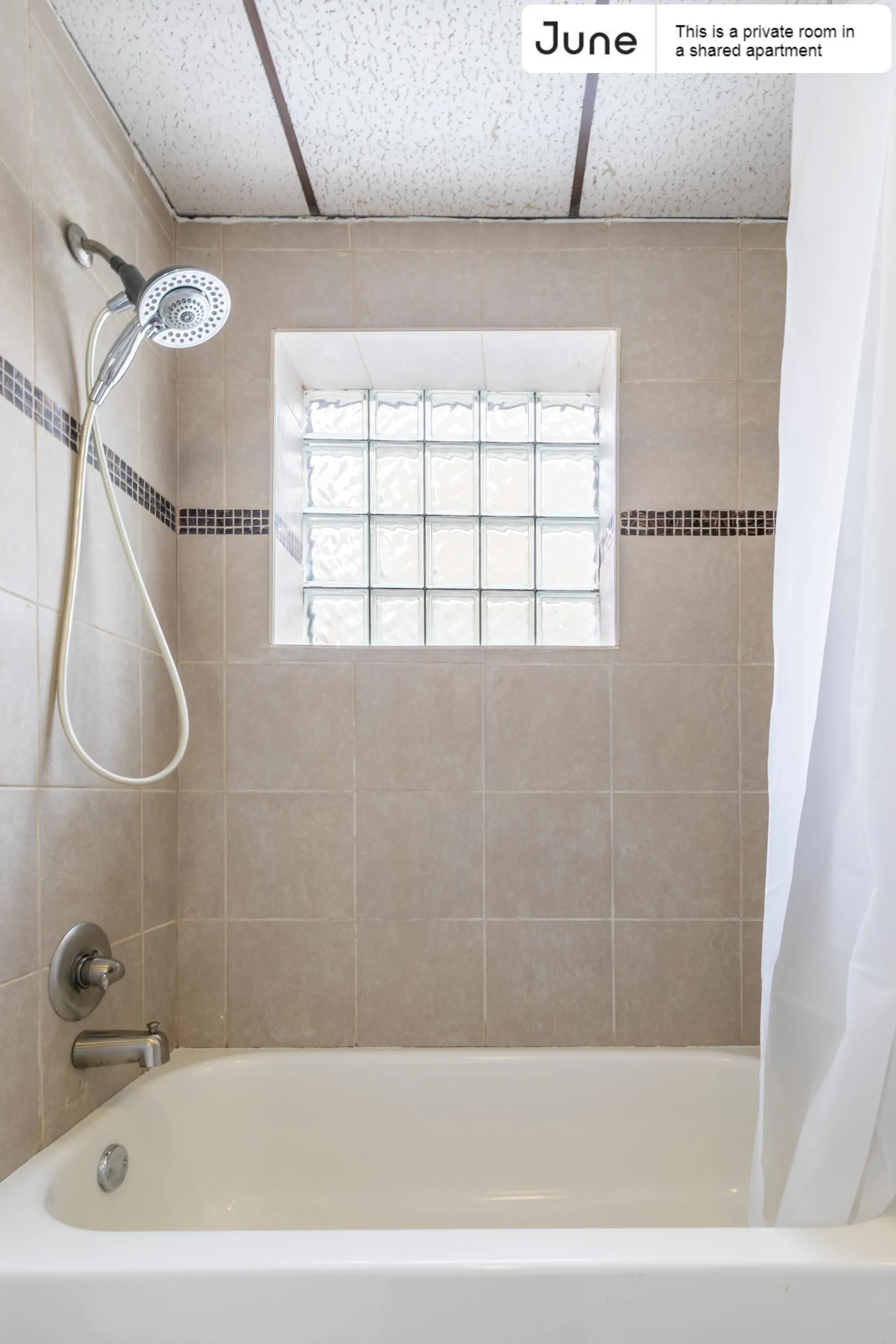 1052 N MWAUKEE AVE 60642-Room For Rent-unit#2-Chicago-IL