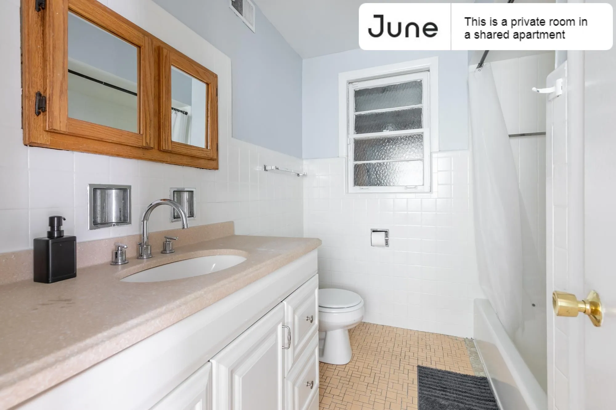 1052 N MWAUKEE AVE 60642-Room For Rent-unit#2-Chicago-IL