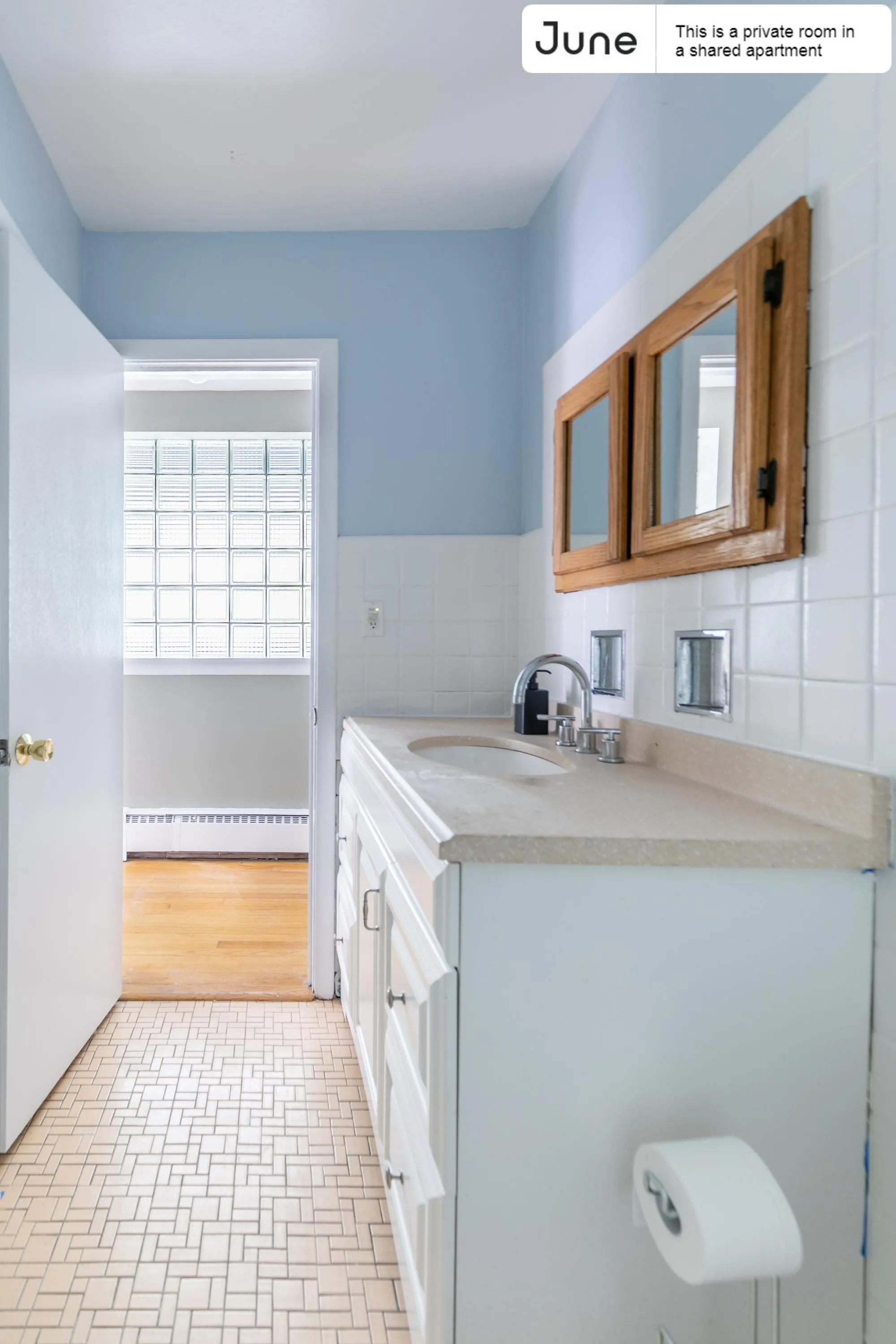 1052 N MWAUKEE AVE 60642-Room For Rent-unit#2-Chicago-IL