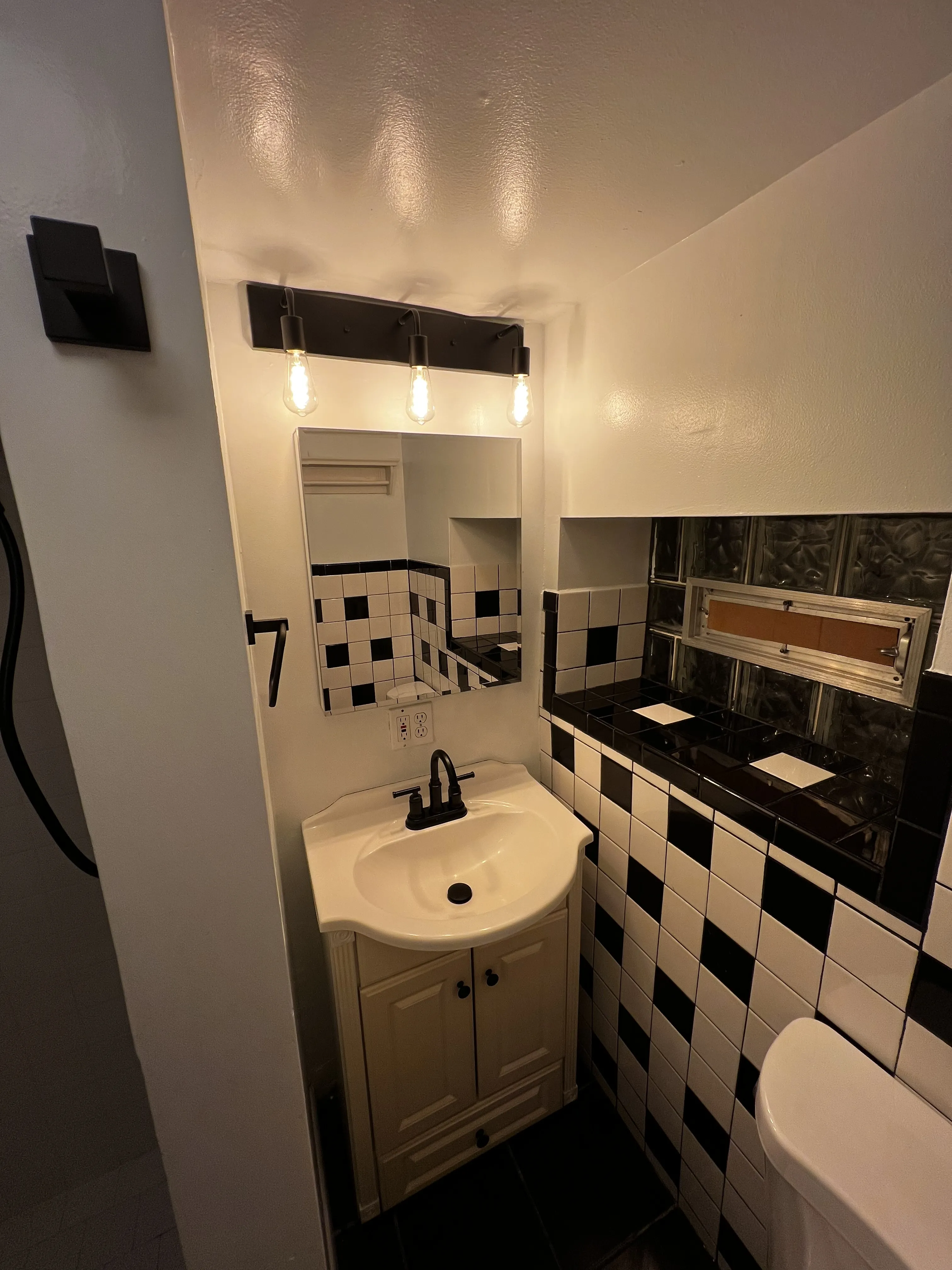 2214 W LYNDALE AVE 60647-unit#GRD-Chicago-IL