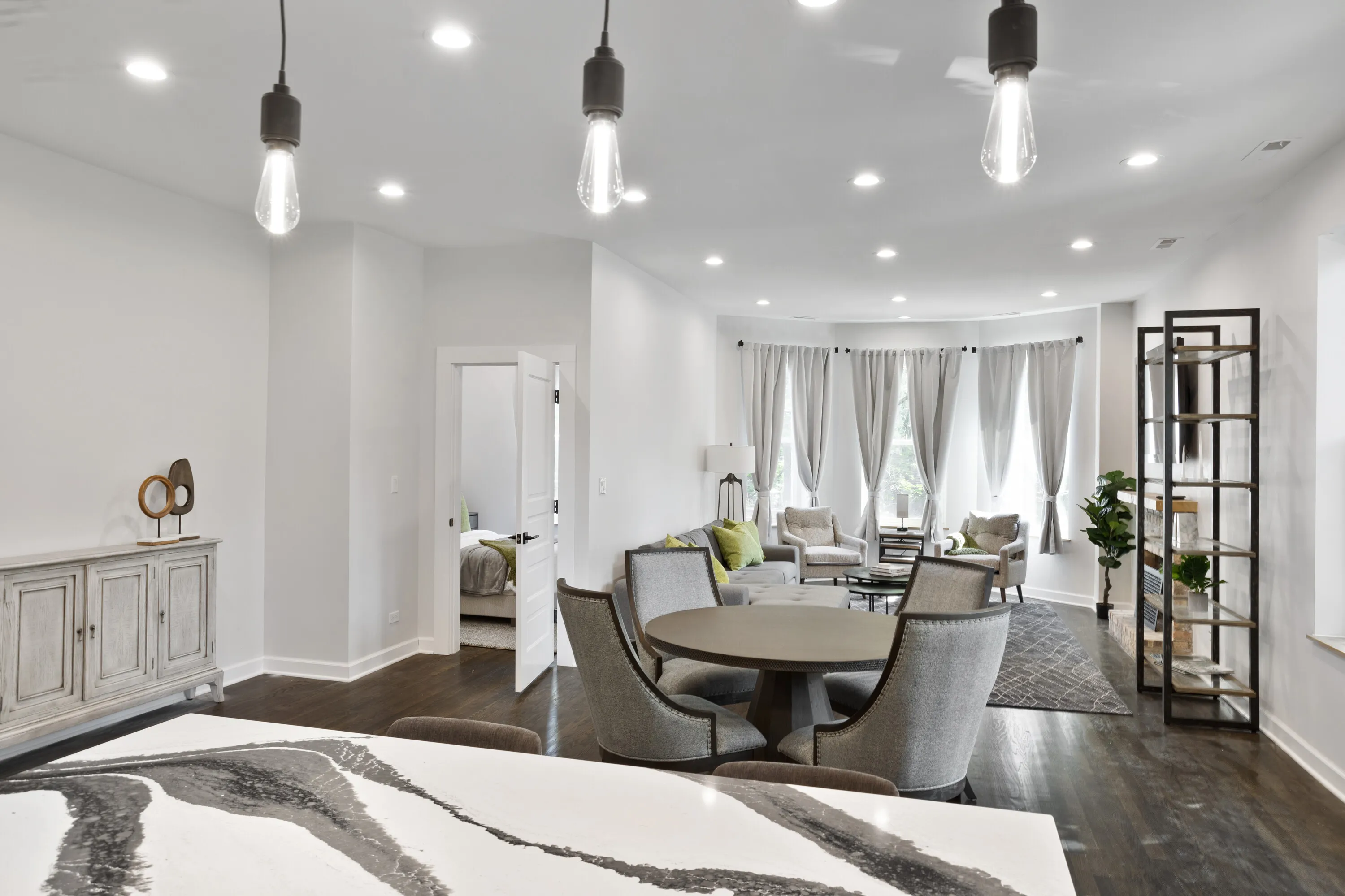 3700 N MAGNOLIA AVE 60613-unit#Apt 2-Chicago-IL