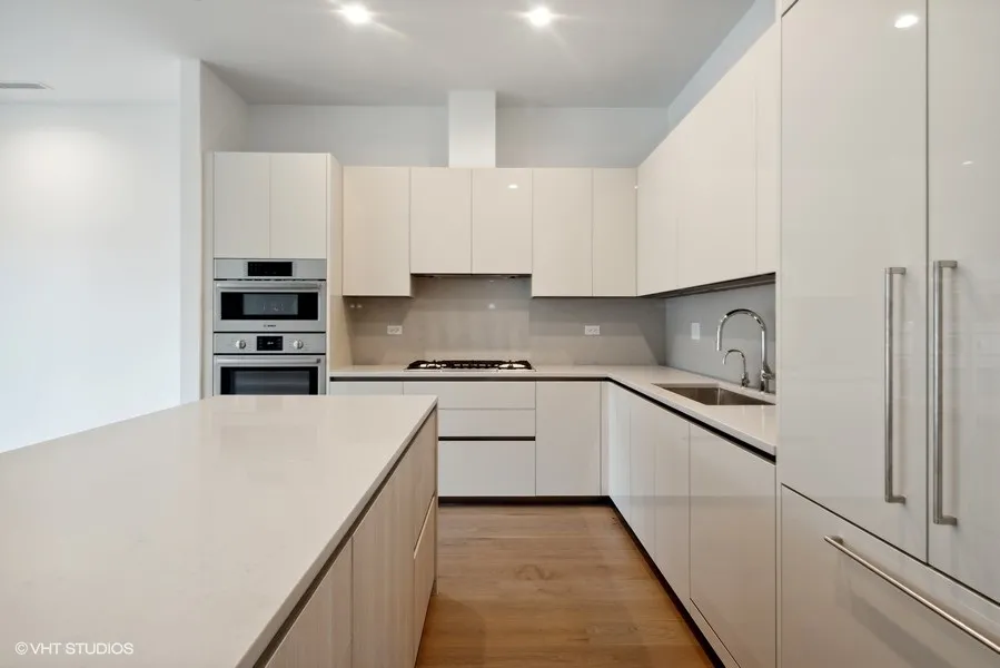 323 S RACINE AVE 60607- CA6-unit#6A-Chicago-IL