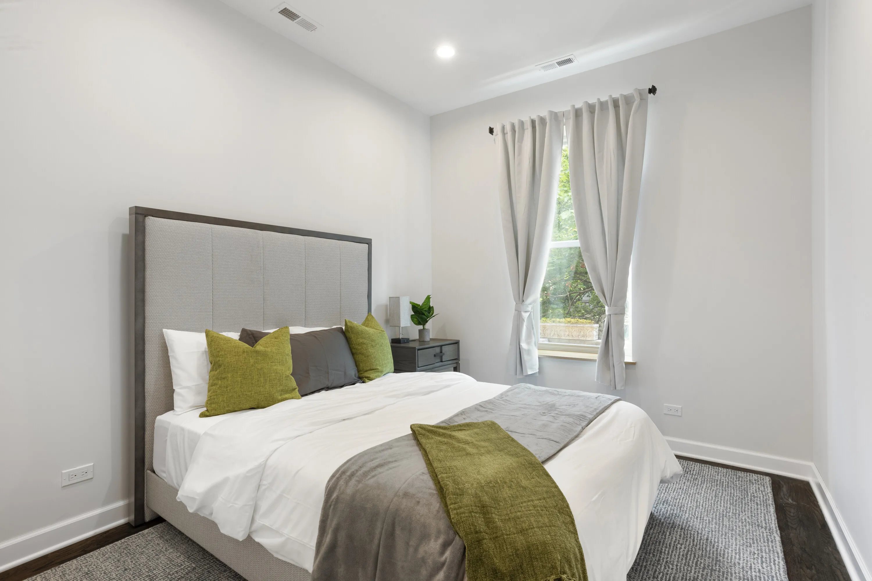 3700 N MAGNOLIA AVE 60613-unit#Apt 2-Chicago-IL