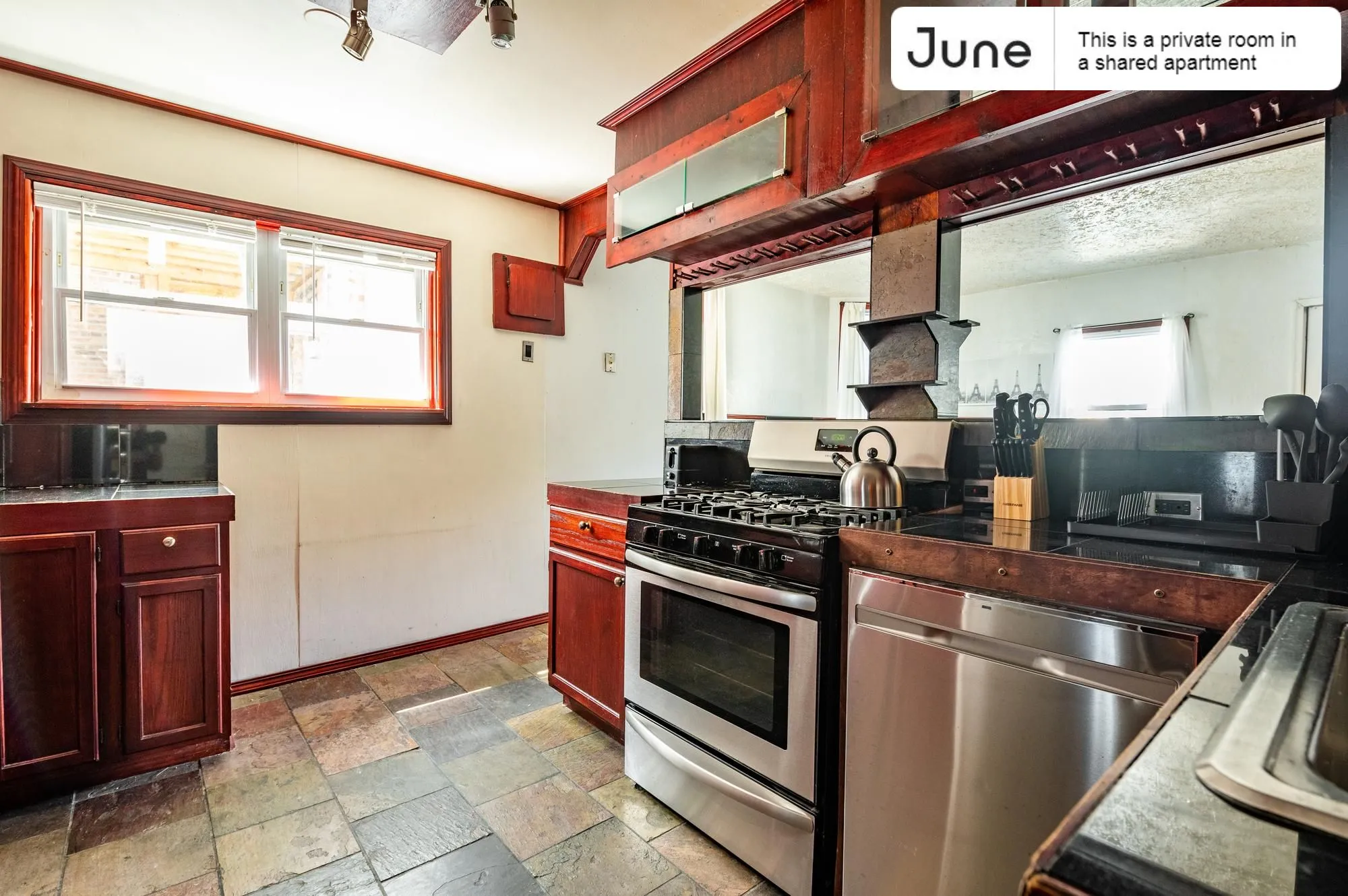 3922 N ASHLAND AVE 60613-Room For Rent-unit#002r-Chicago-IL