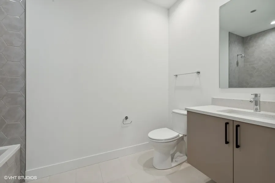 323 S RACINE AVE 60607- CA6-unit#6A-Chicago-IL