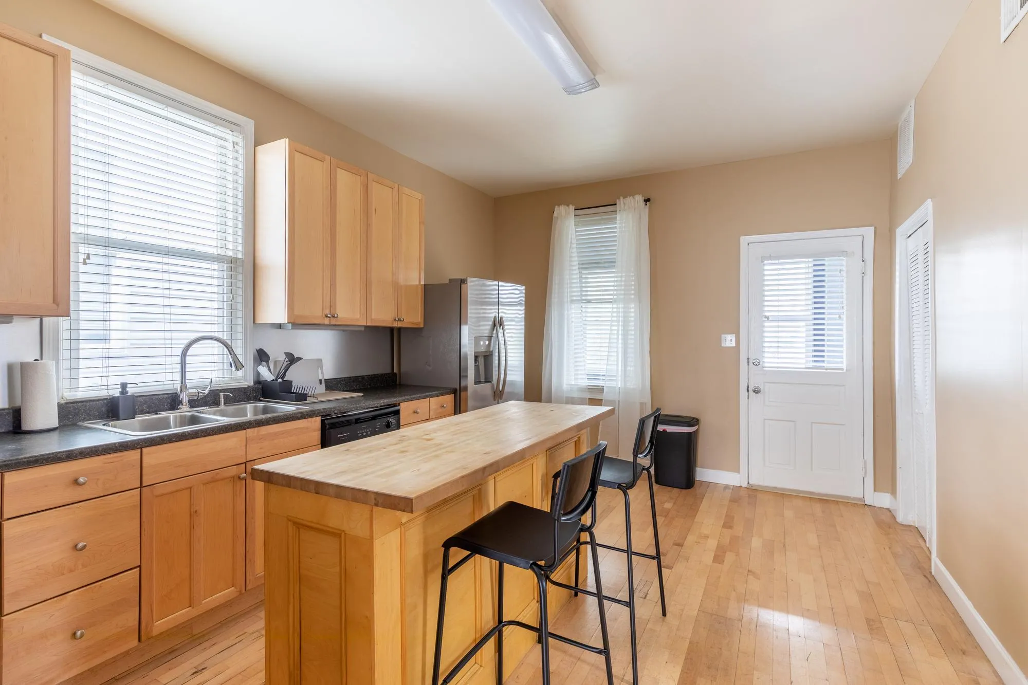 1537 W BARRY AVE 60657-unit#2-Chicago-IL