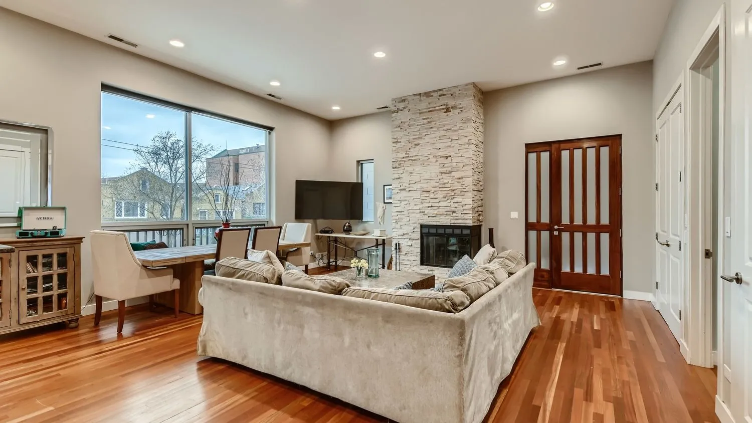 1555 W PEARSON ST 60642-unit#Apt A-Chicago-IL