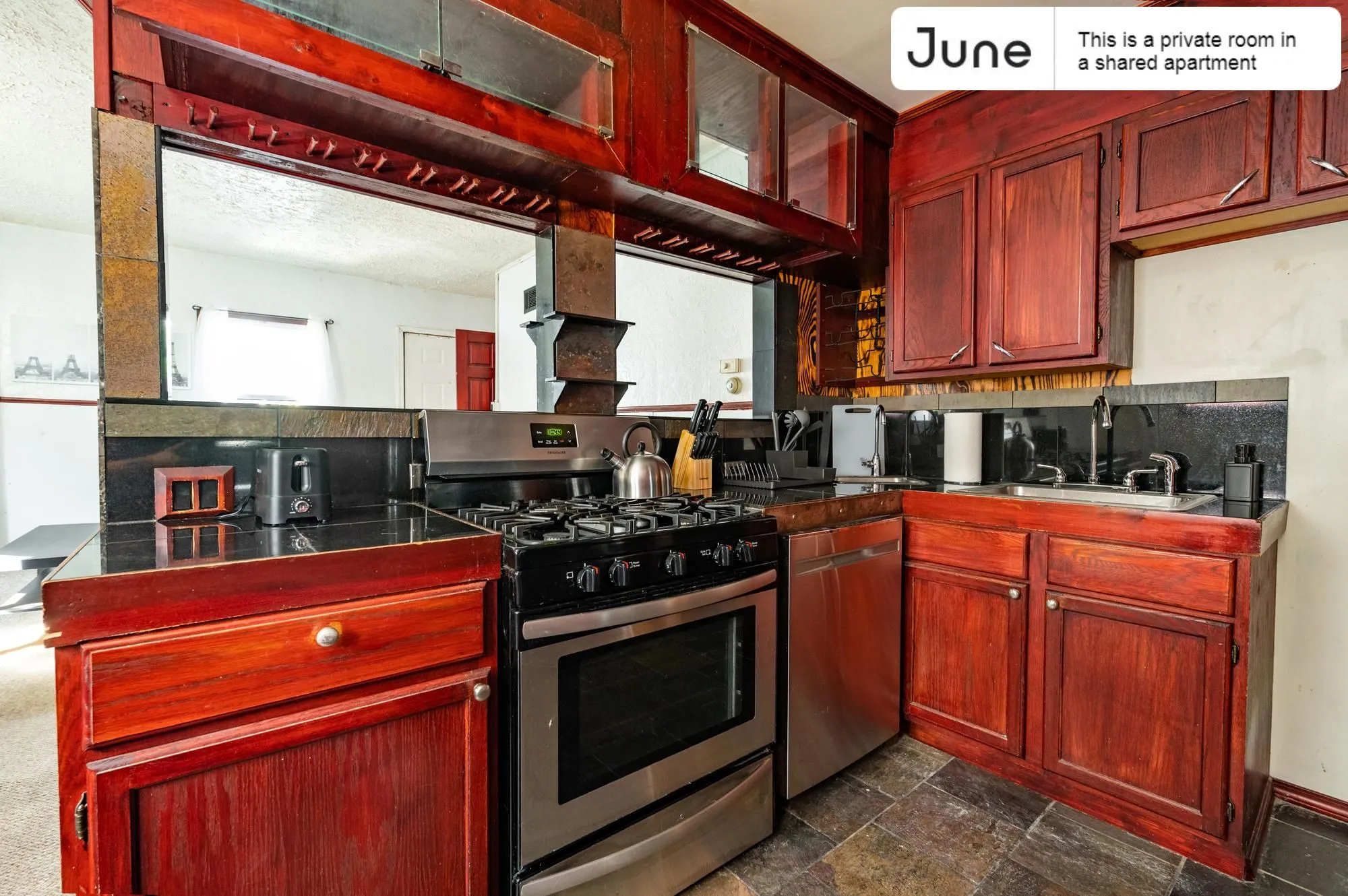 3922 N ASHLAND AVE 60613-Room For Rent-unit#002r-Chicago-IL