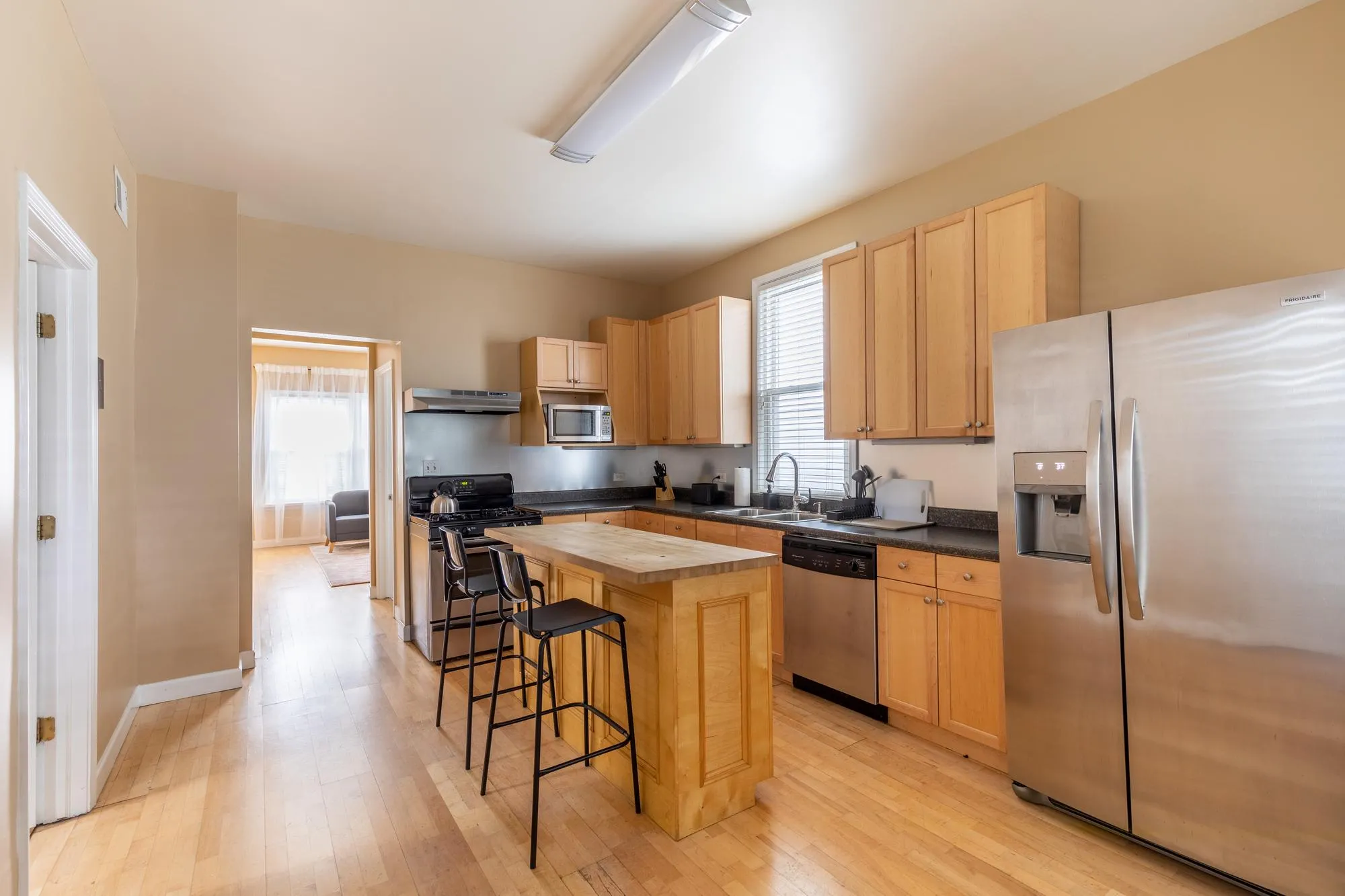 1537 W BARRY AVE 60657-unit#2-Chicago-IL