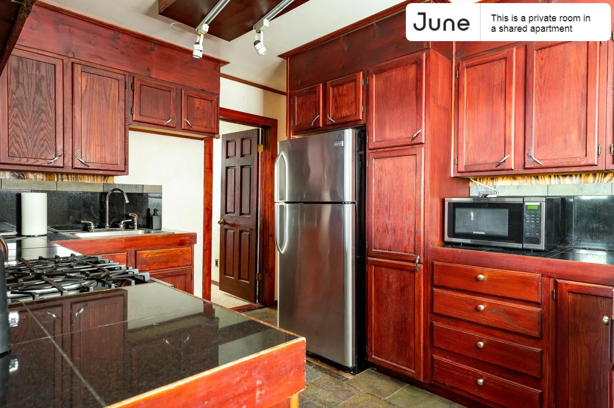 3922 N ASHLAND AVE 60613-Room For Rent-unit#002r-Chicago-IL