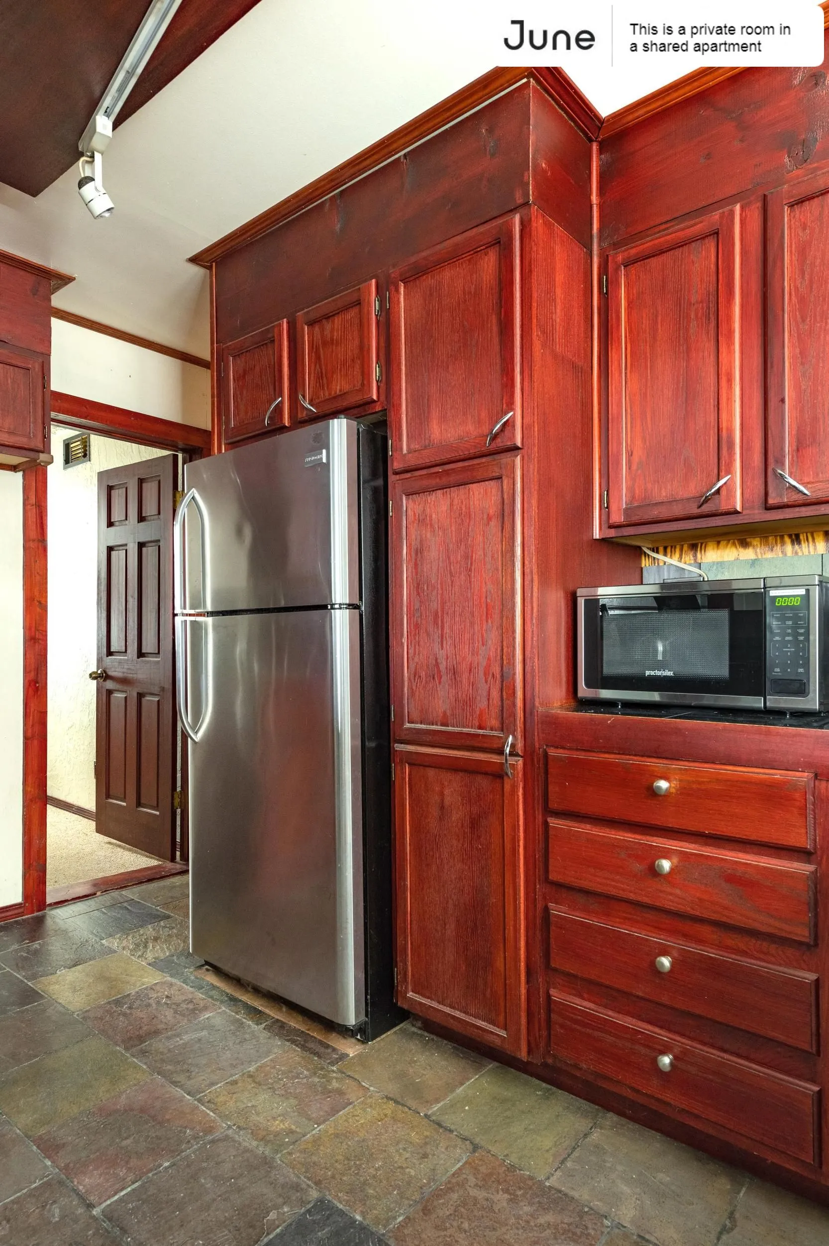 3922 N ASHLAND AVE 60613-Room For Rent-unit#002r-Chicago-IL