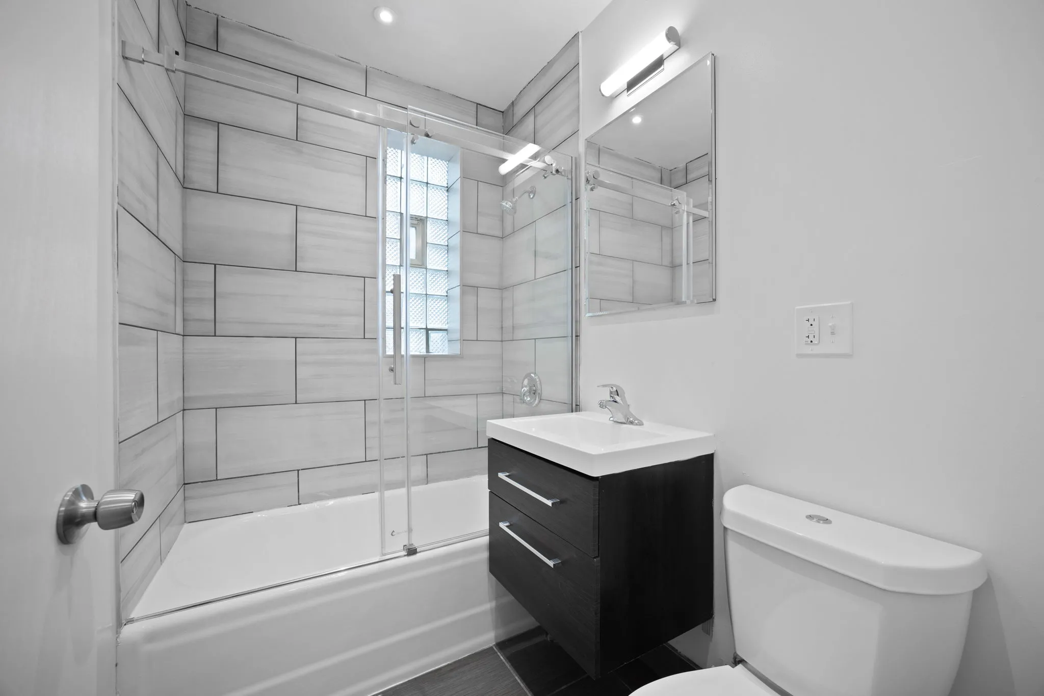 6200 N HOYNE AVE 60659-The Hoyne North Apartments-unit#02-B-Chicago-IL