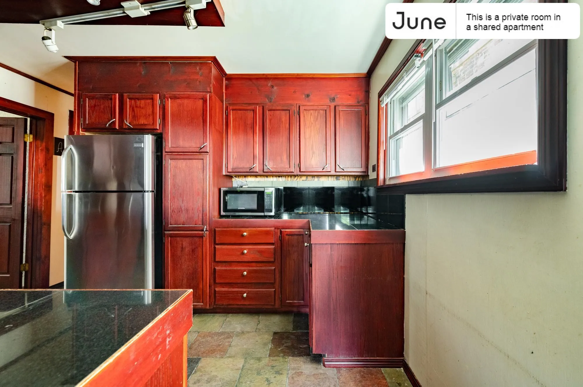 3922 N ASHLAND AVE 60613-Room For Rent-unit#002r-Chicago-IL