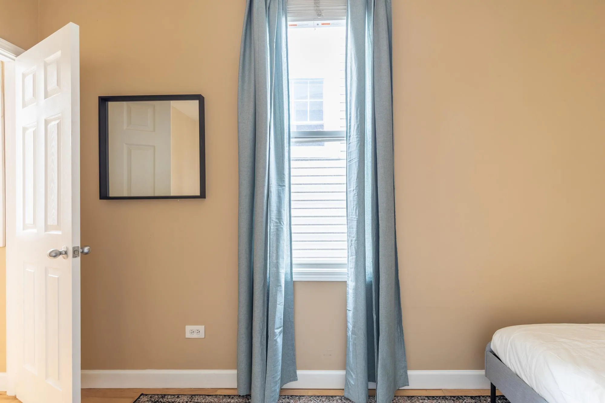 1537 W BARRY AVE 60657-unit#2-Chicago-IL