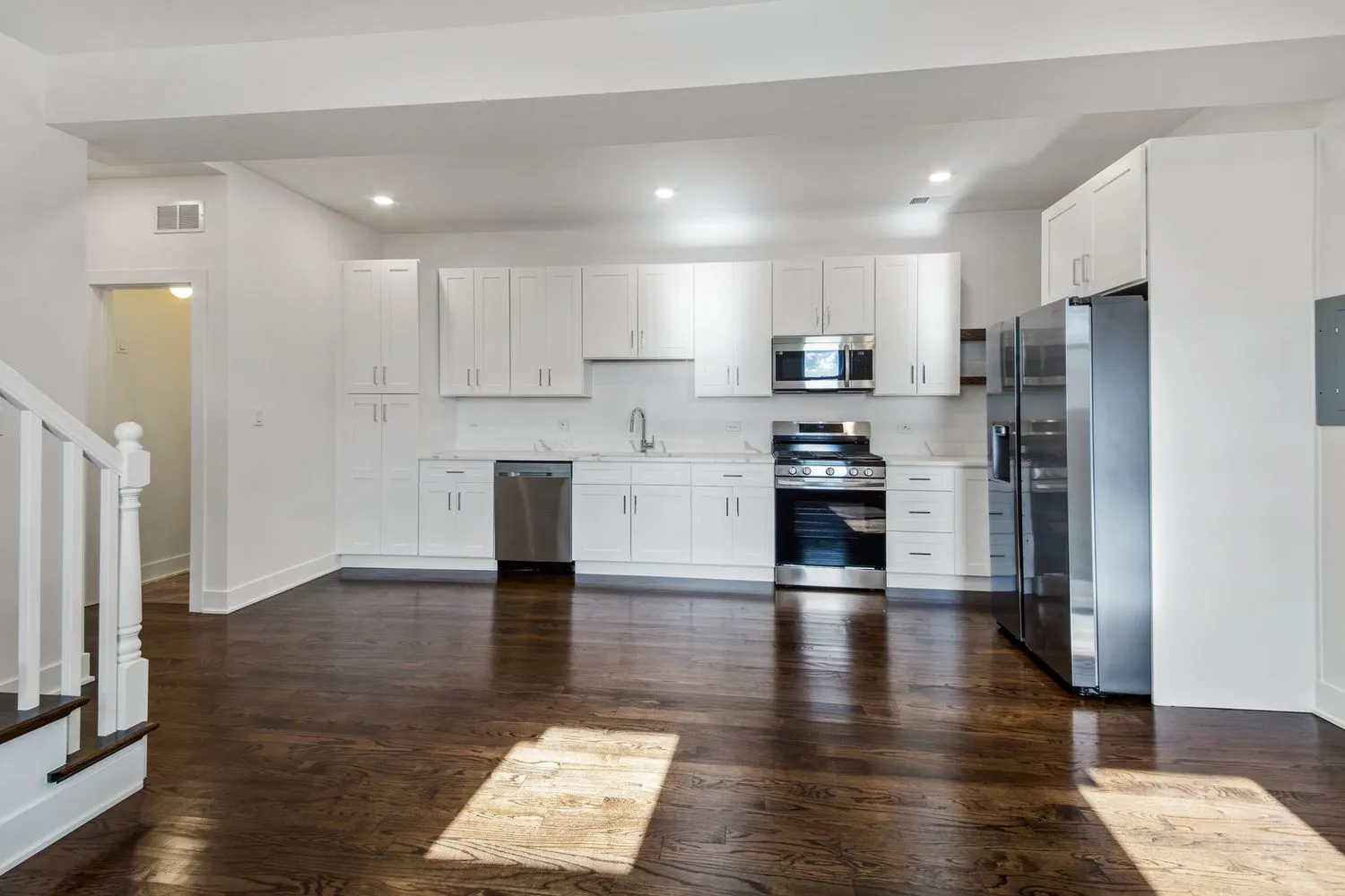 3087 N ELBRIDGE AVE 60618-unit#2R-Chicago-IL