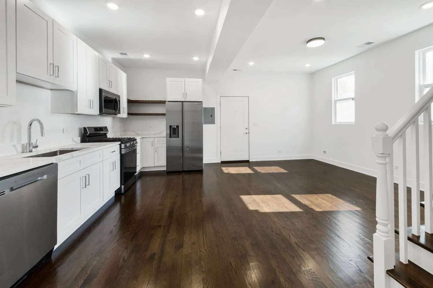 3087 N ELBRIDGE AVE 60618-unit#2R-Chicago-IL