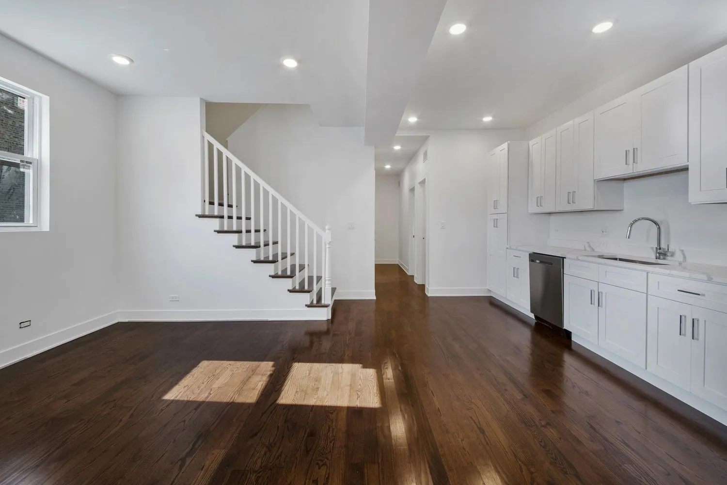 3087 N ELBRIDGE AVE 60618-unit#2R-Chicago-IL
