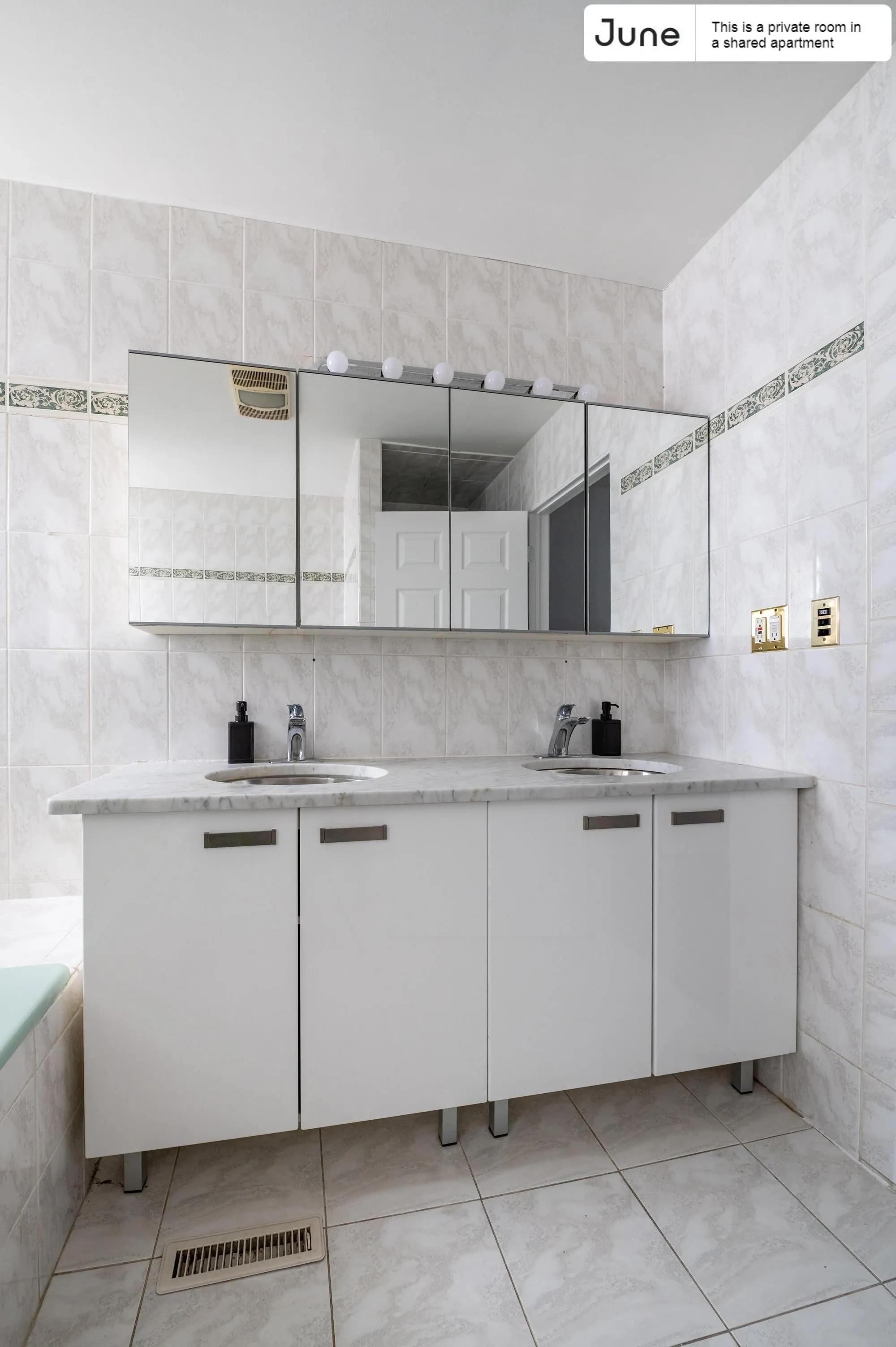 1455 N PAULINA ST 60622-Room For Rent-unit#Apt 1-Chicago-IL