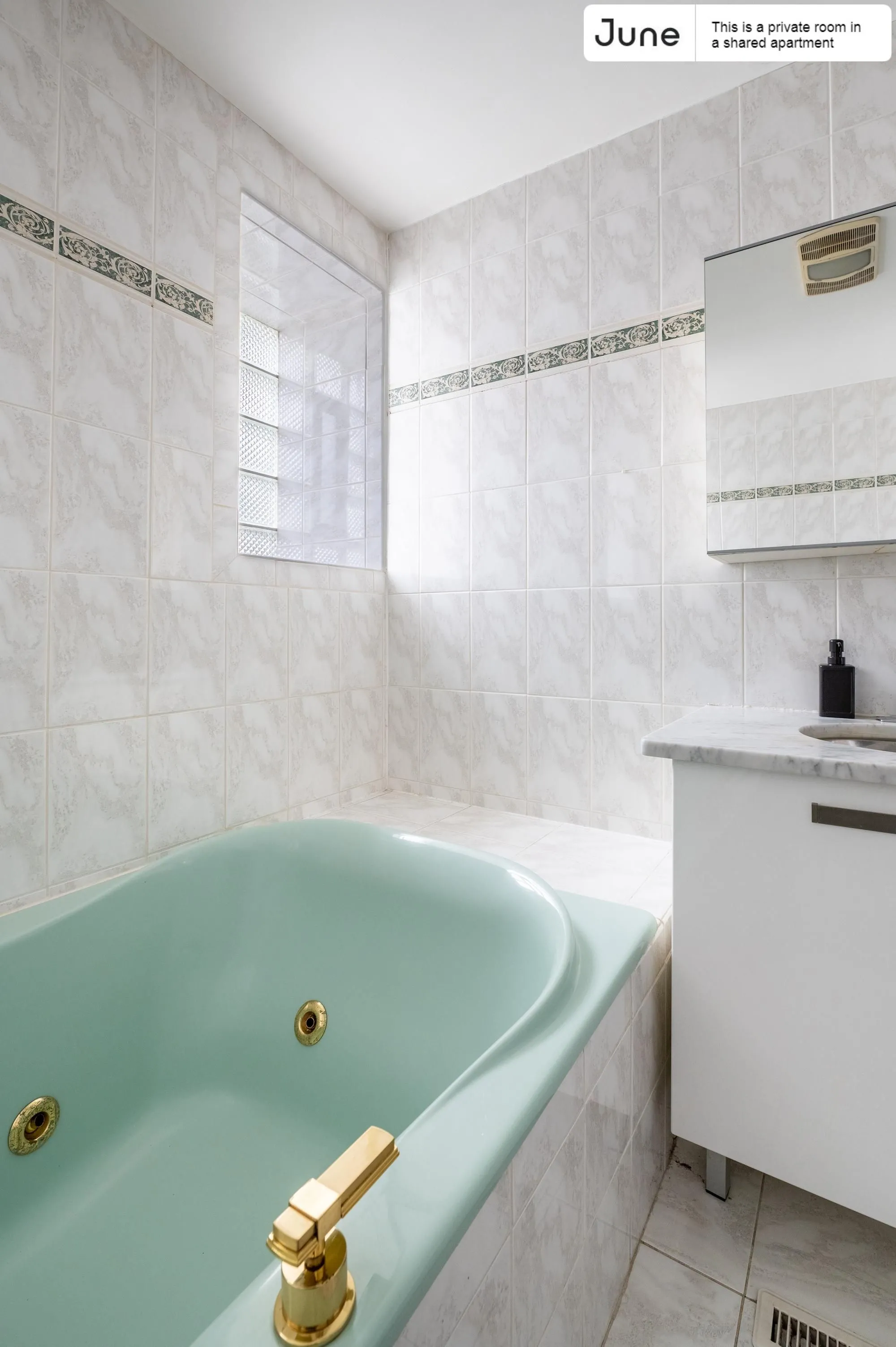 1455 N PAULINA ST 60622-Room For Rent-unit#Apt 1-Chicago-IL