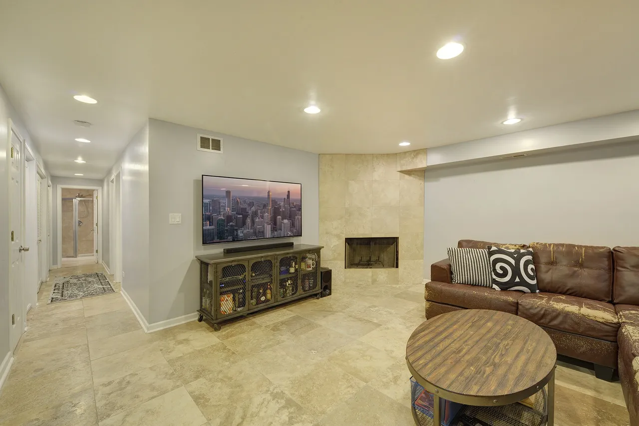 1111 N MOZART ST 60622-unit#01-Chicago-IL