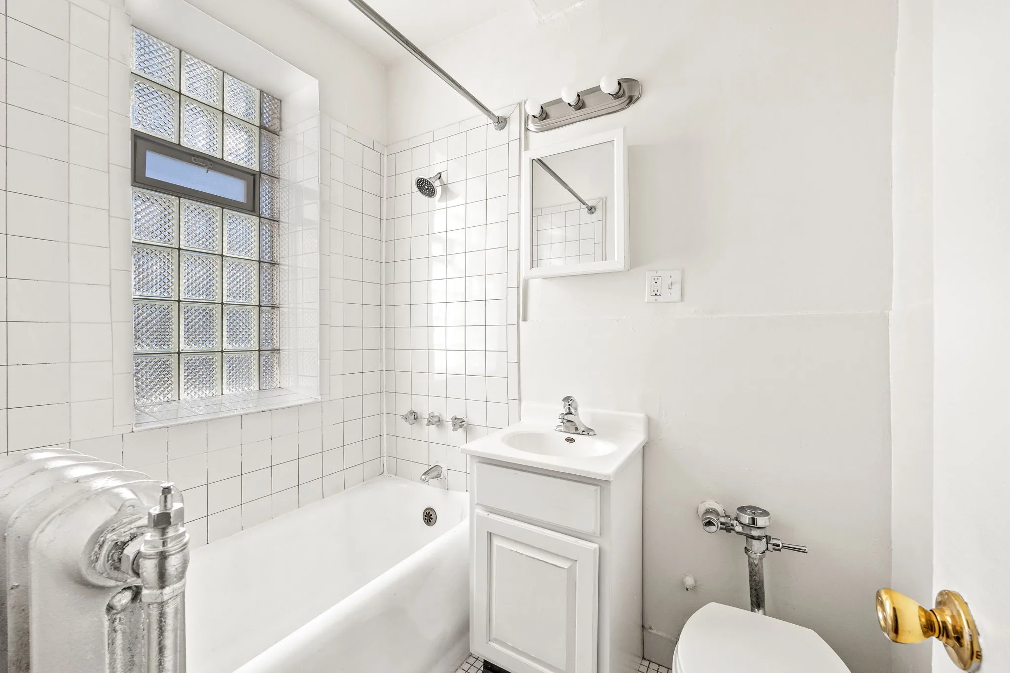 5820 N KENMORE AVE 60660-Kenmore North Apartments-unit#0106-Chicago-IL