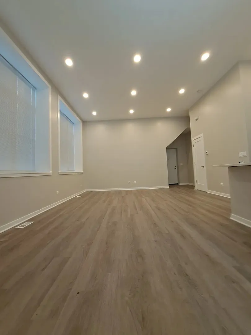 5200 W ROSCOE ST 60641-unit#01-S-Chicago-IL