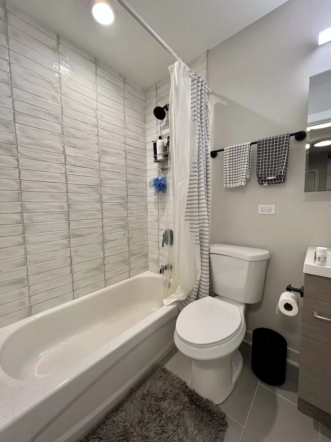 656 W WRIGHTWOOD AVE 60614-unit#206-Chicago-IL