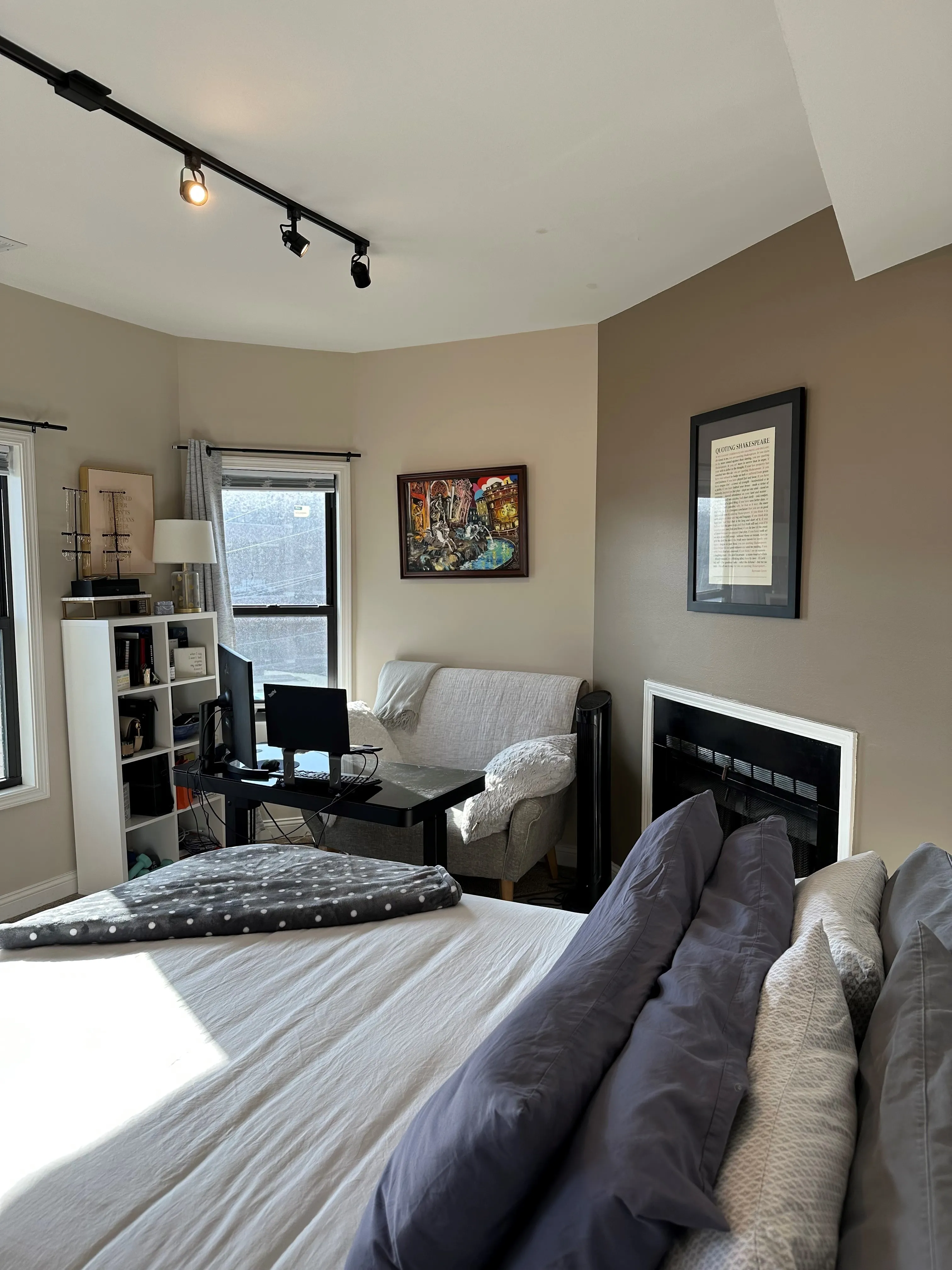 3158 N CLARK ST 60657-Belmont Court-unit#H2F-Chicago-IL