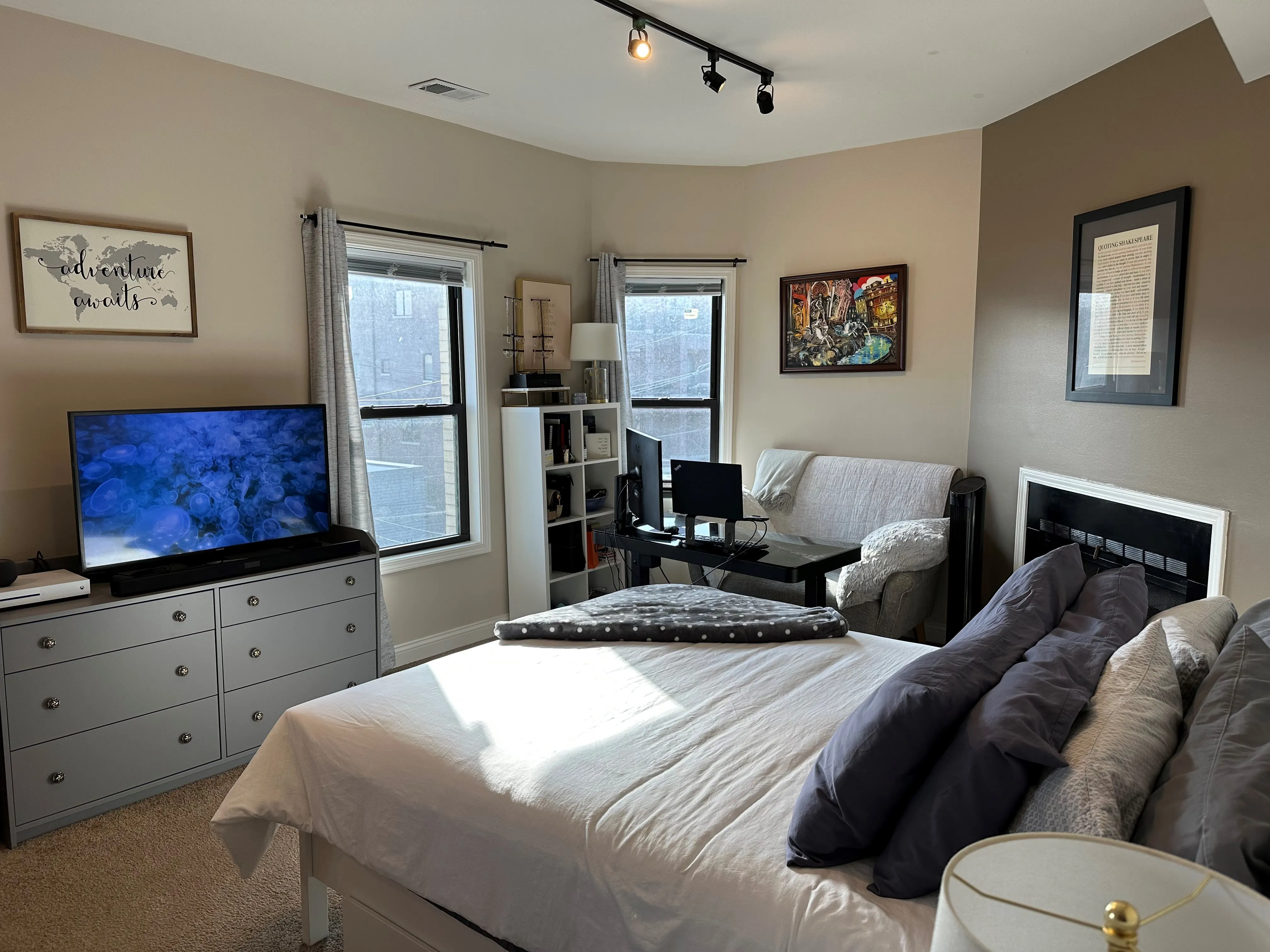 3158 N CLARK ST 60657-Belmont Court-unit#H2F-Chicago-IL