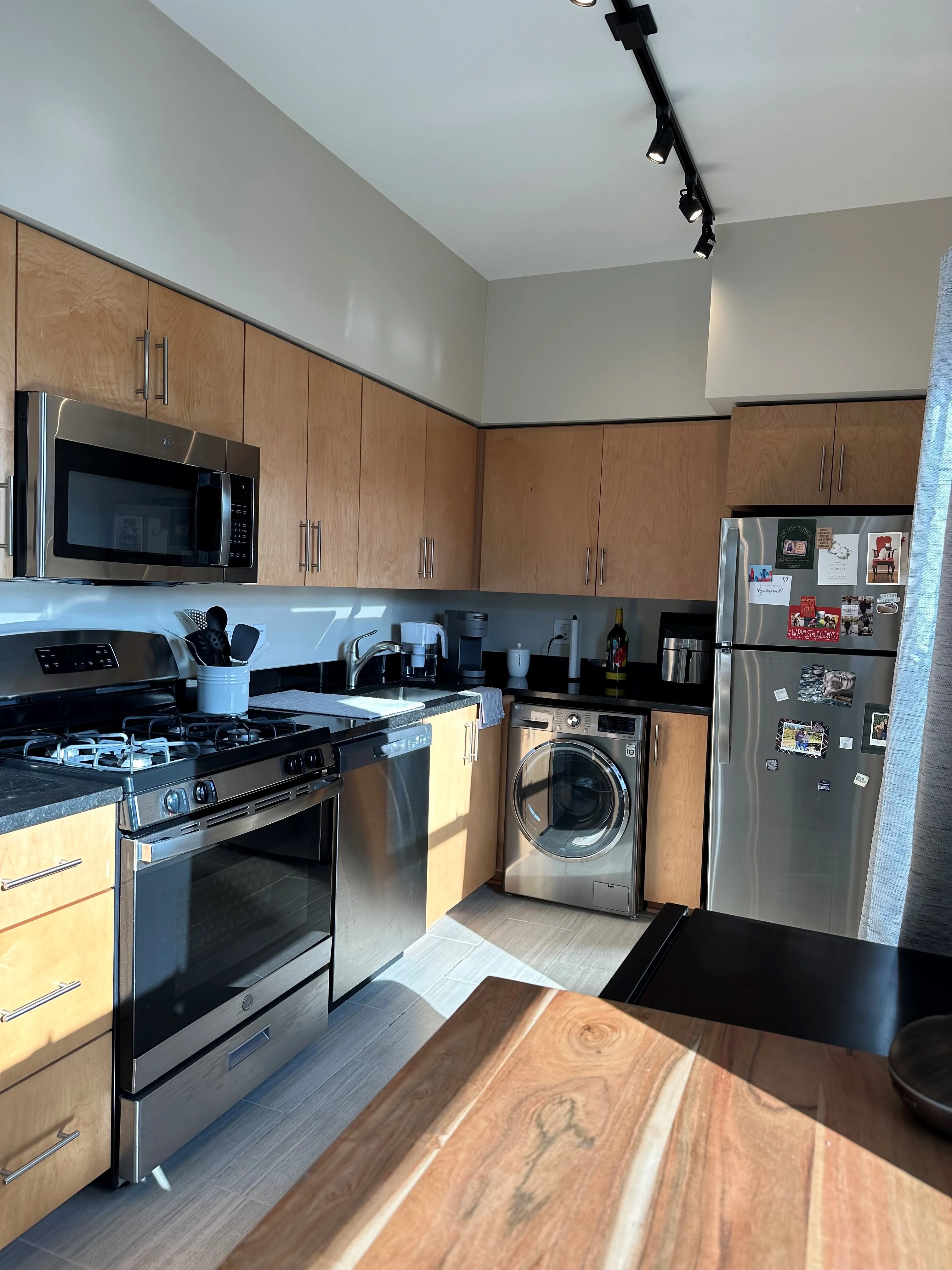 3158 N CLARK ST 60657-Belmont Court-unit#H2F-Chicago-IL