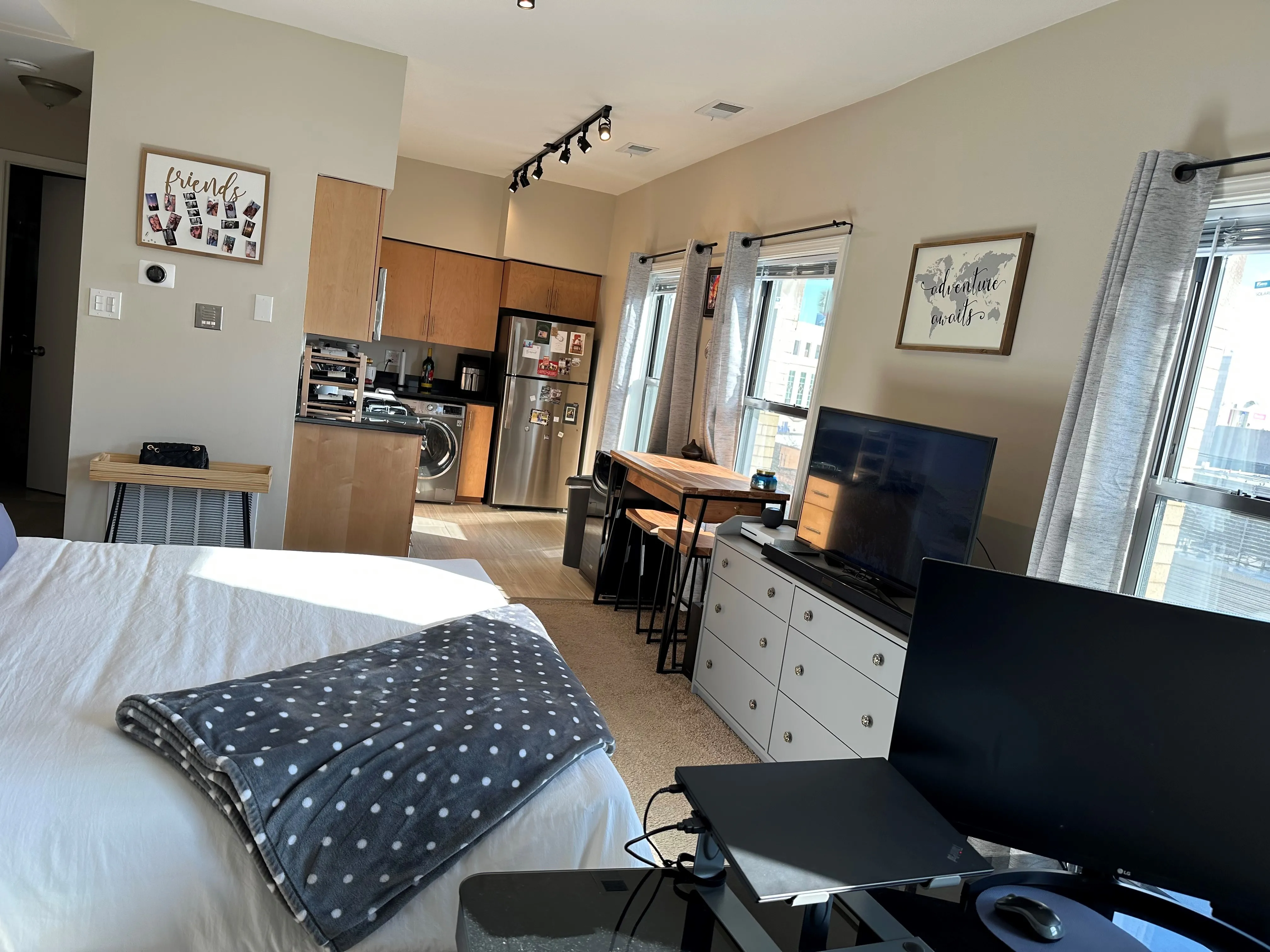 3158 N CLARK ST 60657-Belmont Court-unit#H2F-Chicago-IL